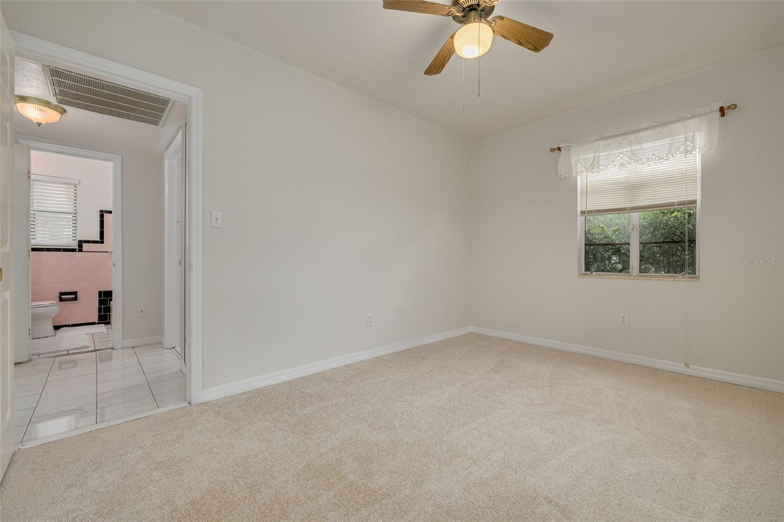 Image 21 of 38 For 1358 Admiral Woodson Lane