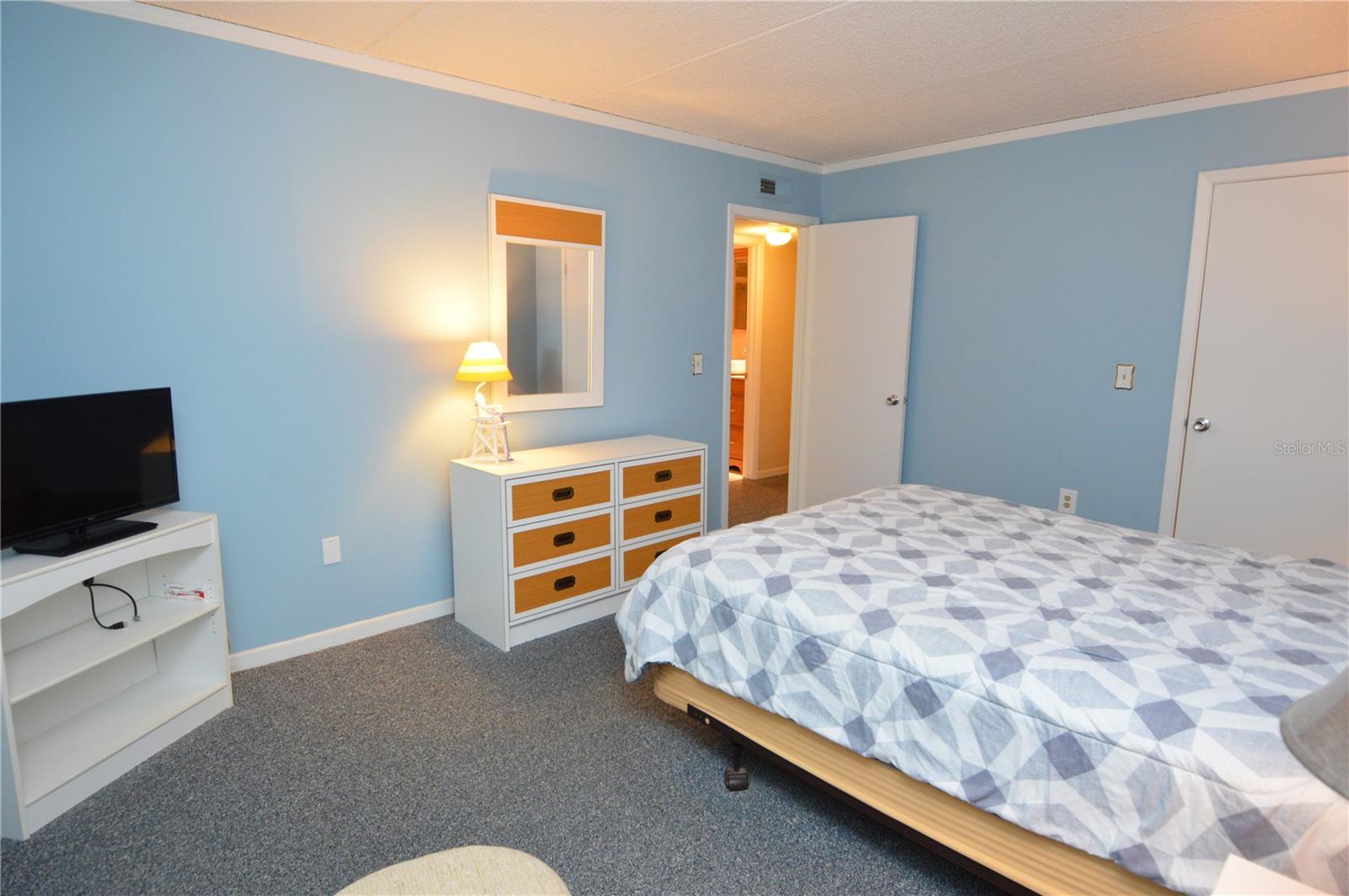 Image 31 of 95 For 12760 Indian Rocks Road 573