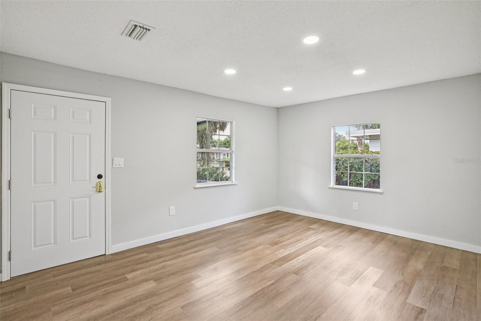 Image 4 of 28 For 1675 13th Avenue S