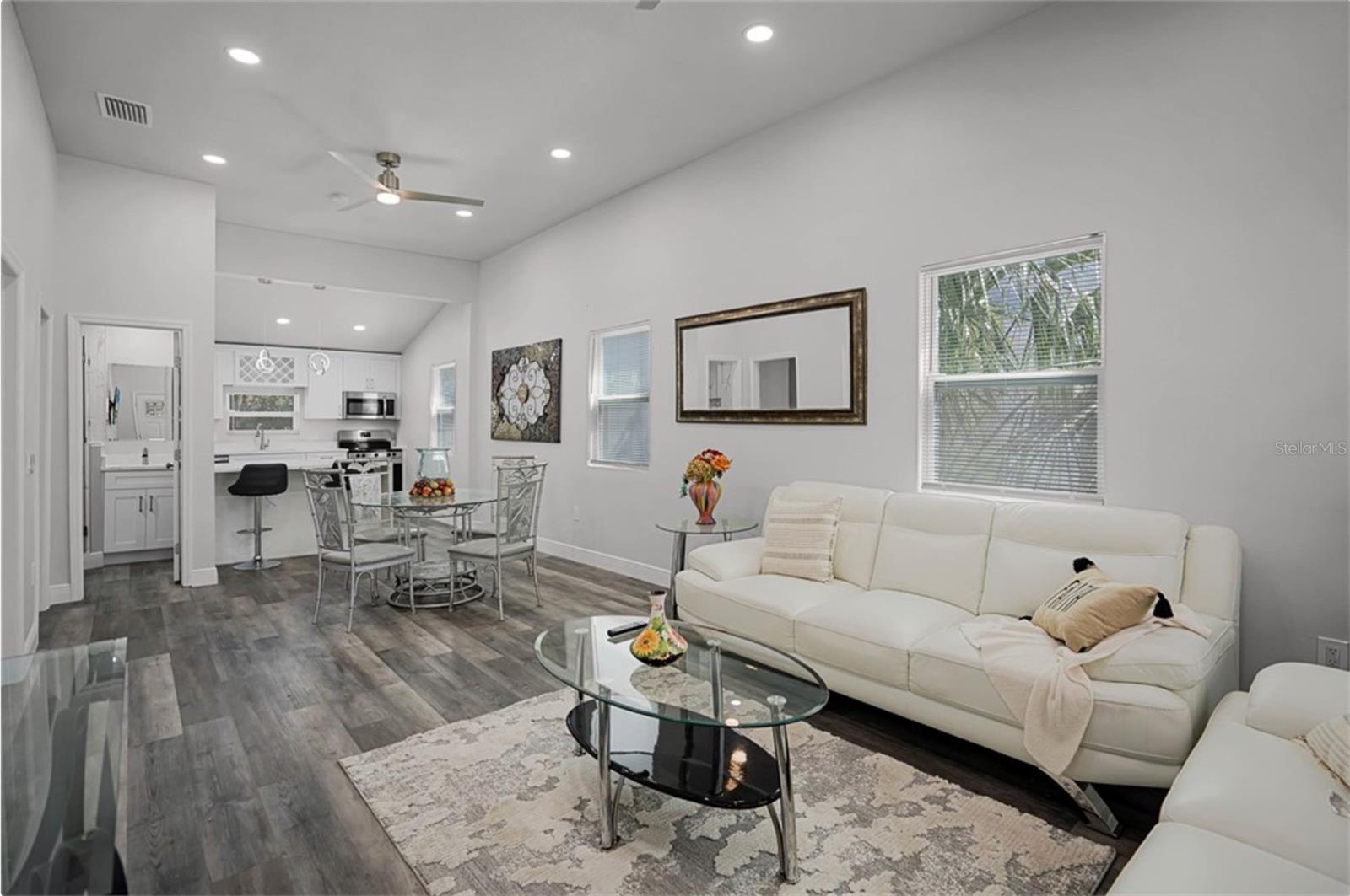 Image 10 of 67 For 2335 Beach Street
