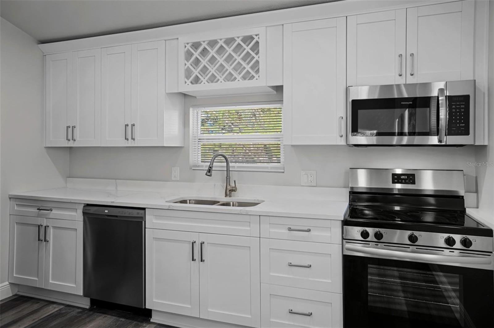 Image 16 of 67 For 2335 Beach Street