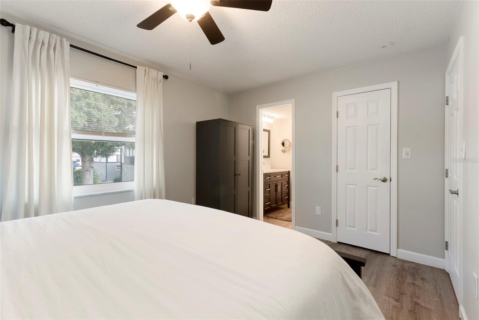 Image 13 of 31 For 1126 King Arthur Court 415