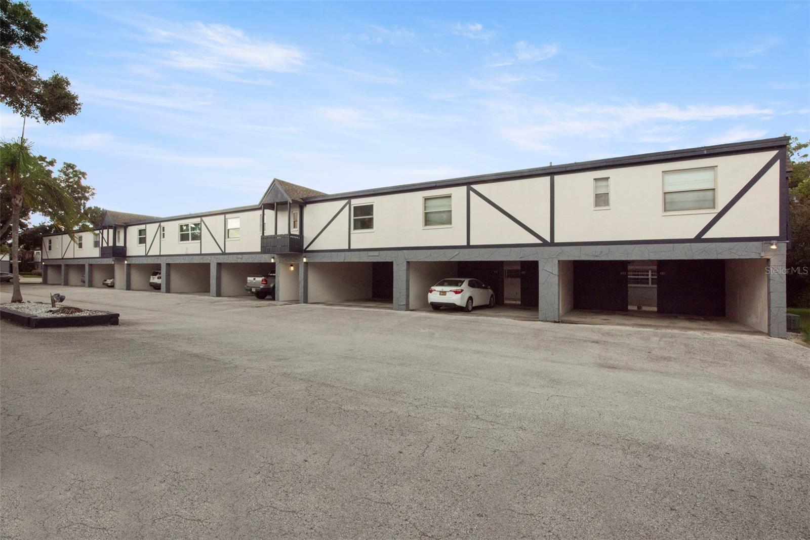 Image 2 of 31 For 1126 King Arthur Court 415