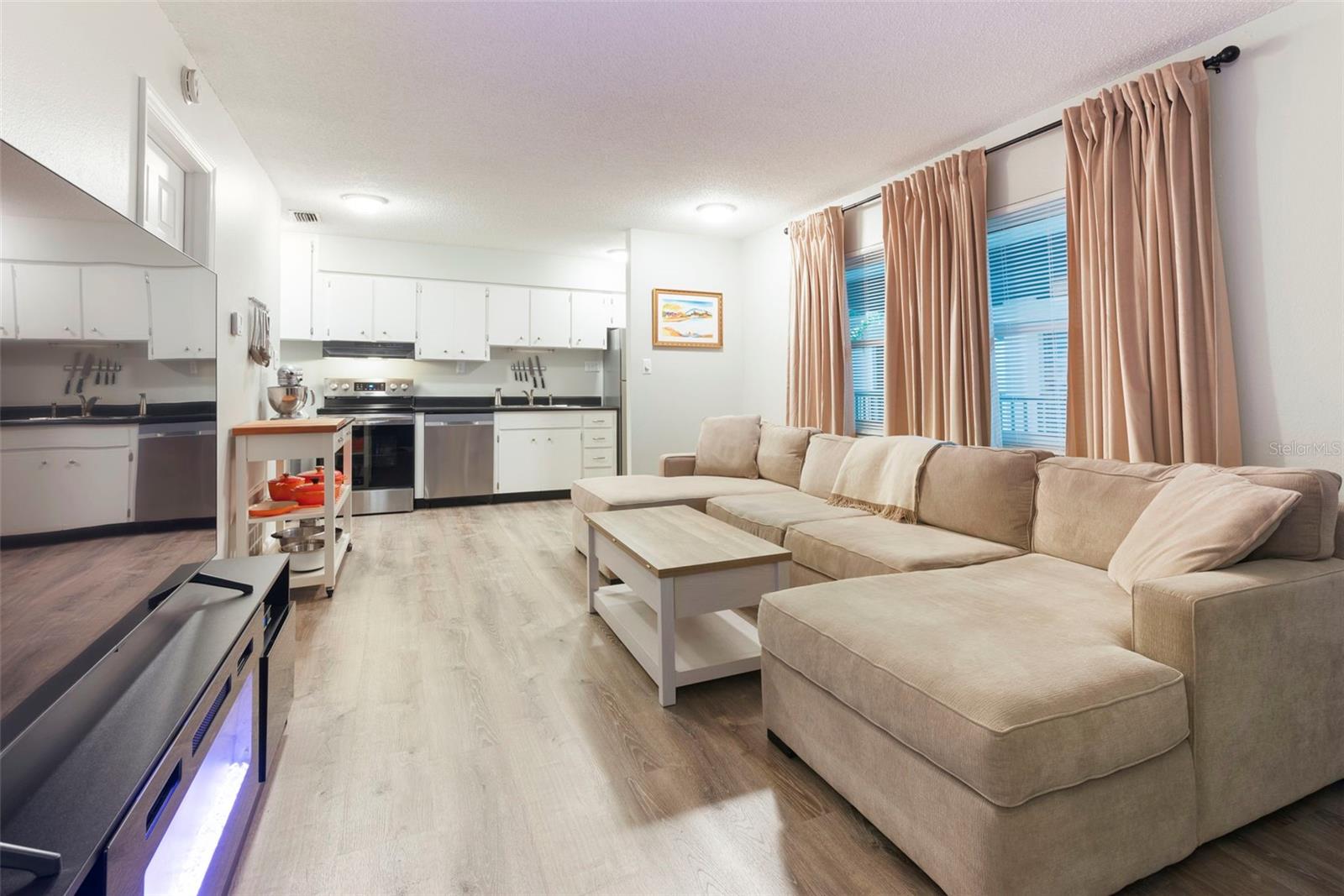 Image 3 of 31 For 1126 King Arthur Court 415