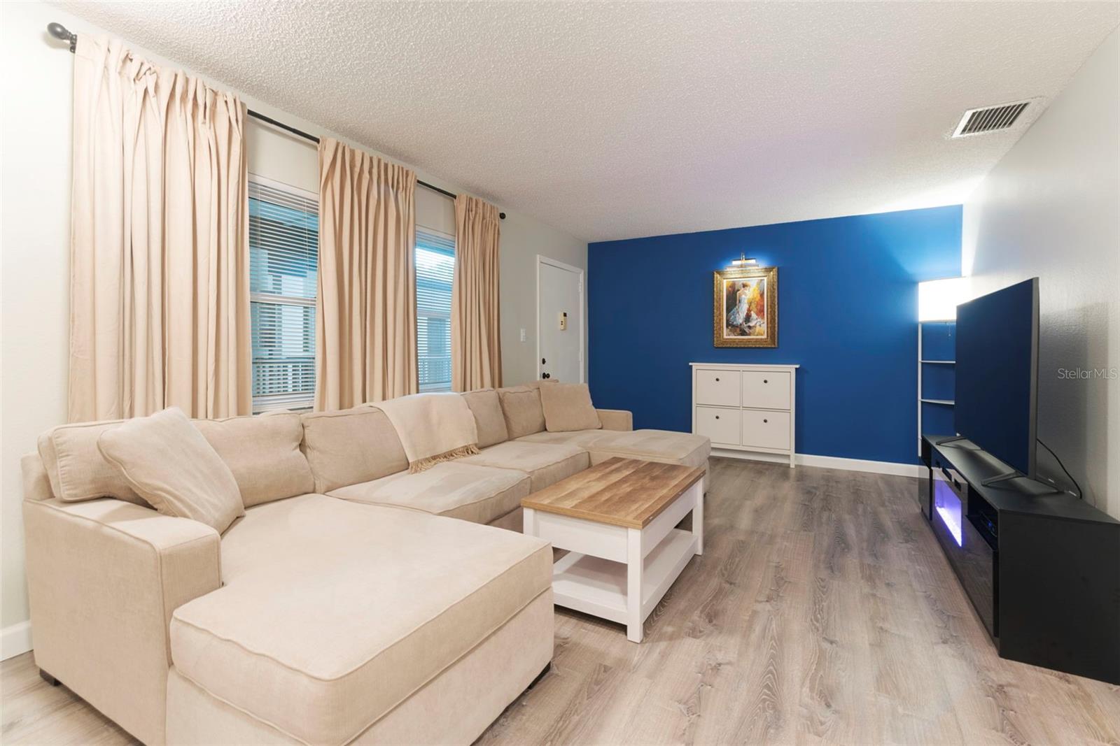 Image 5 of 31 For 1126 King Arthur Court 415