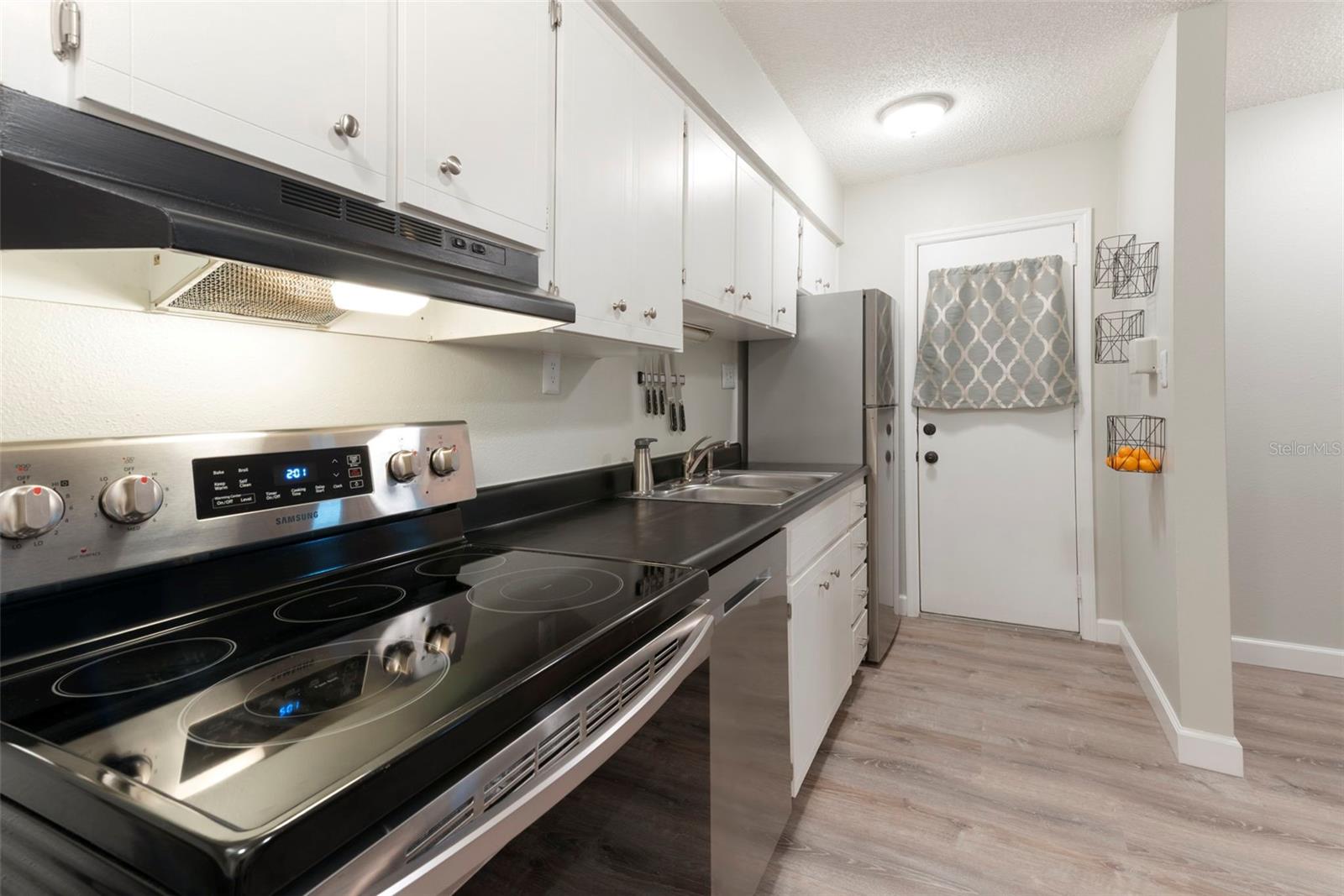 Image 8 of 31 For 1126 King Arthur Court 415