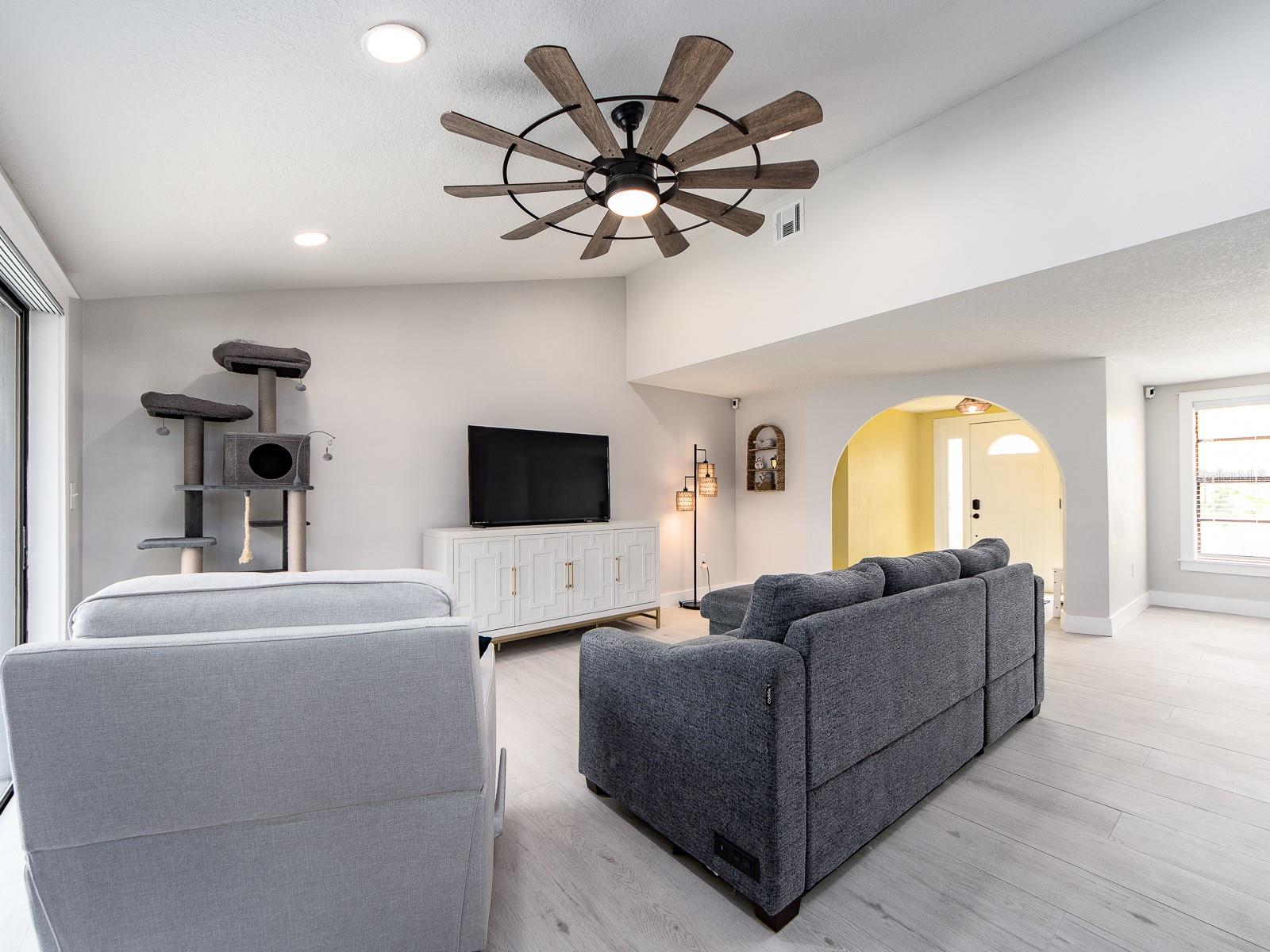 Listing photo id 8 for 9811 San Mateo Way