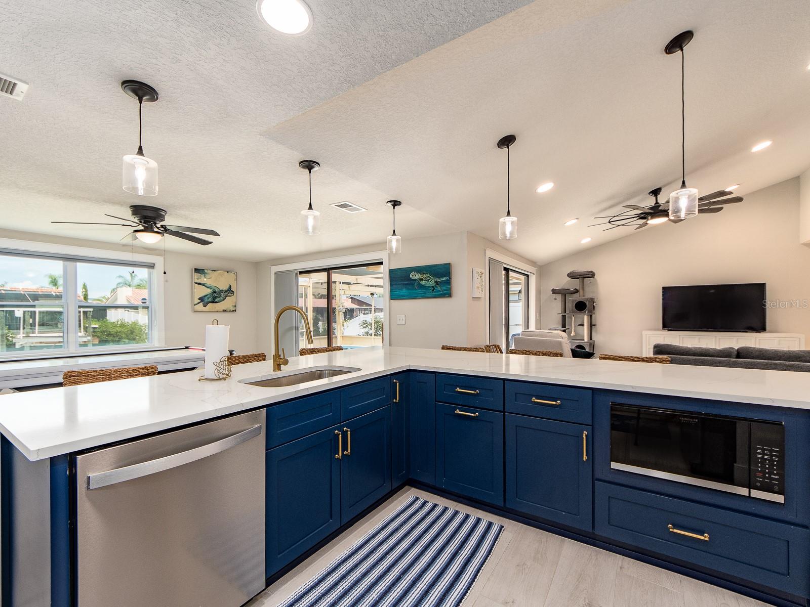 Listing photo id 12 for 9811 San Mateo Way