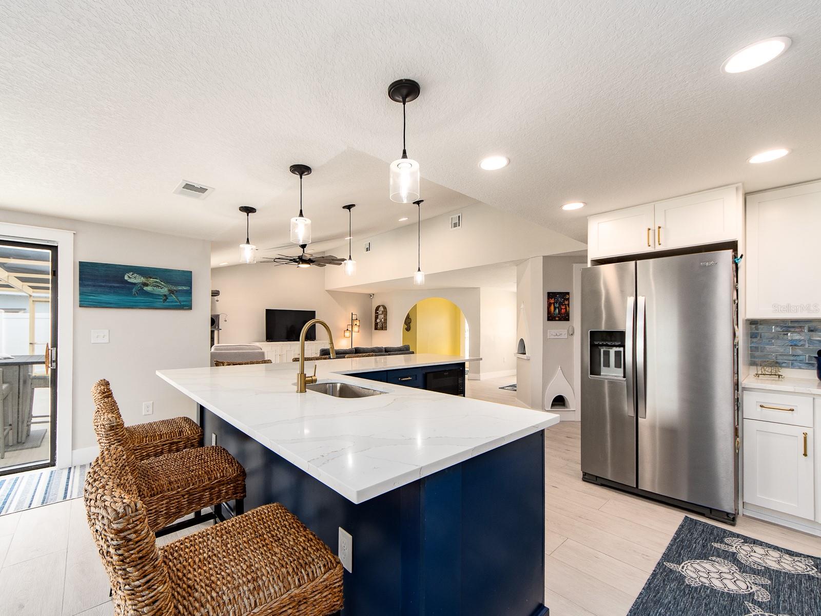 Listing photo id 13 for 9811 San Mateo Way