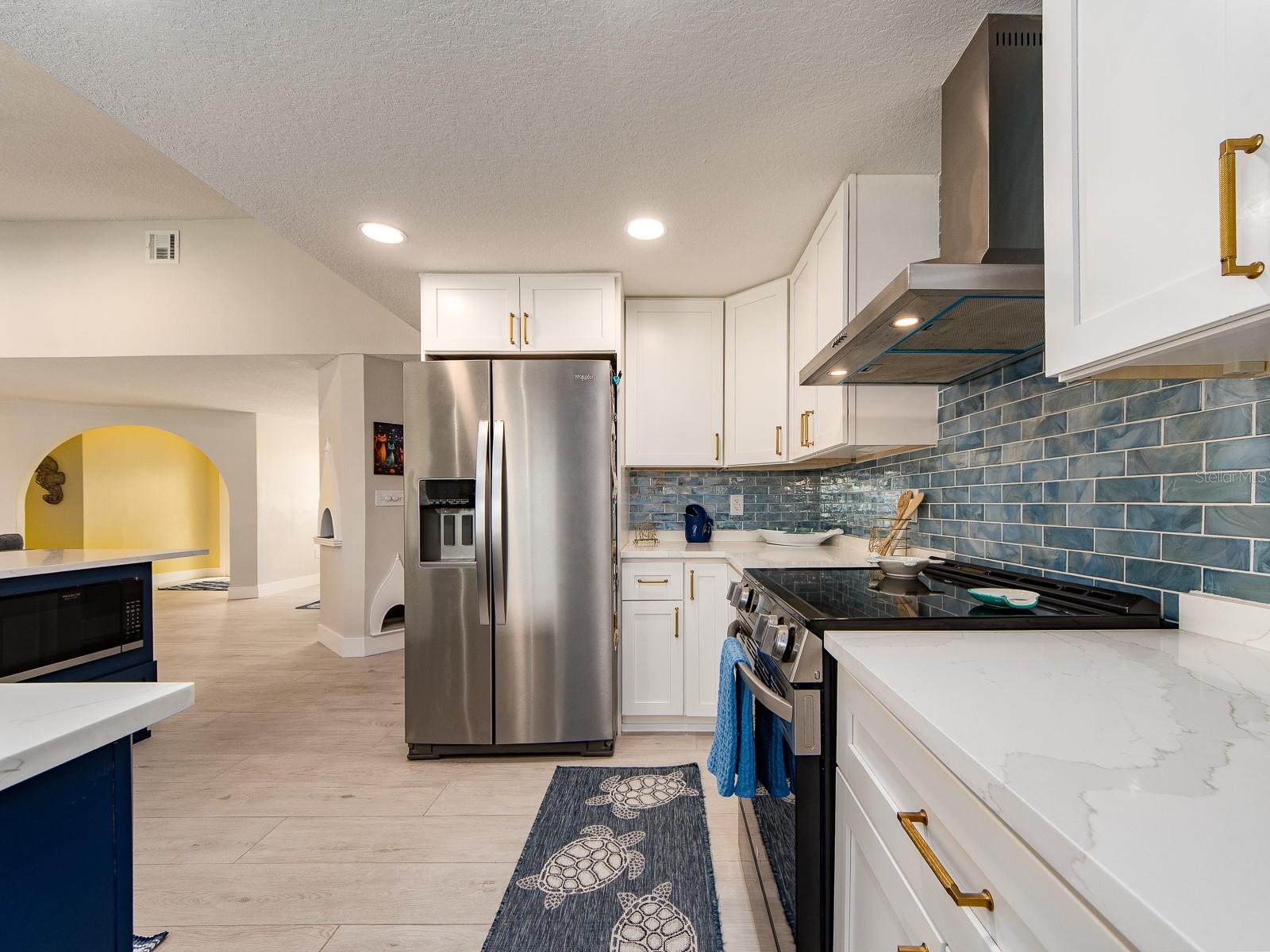 Listing photo id 14 for 9811 San Mateo Way