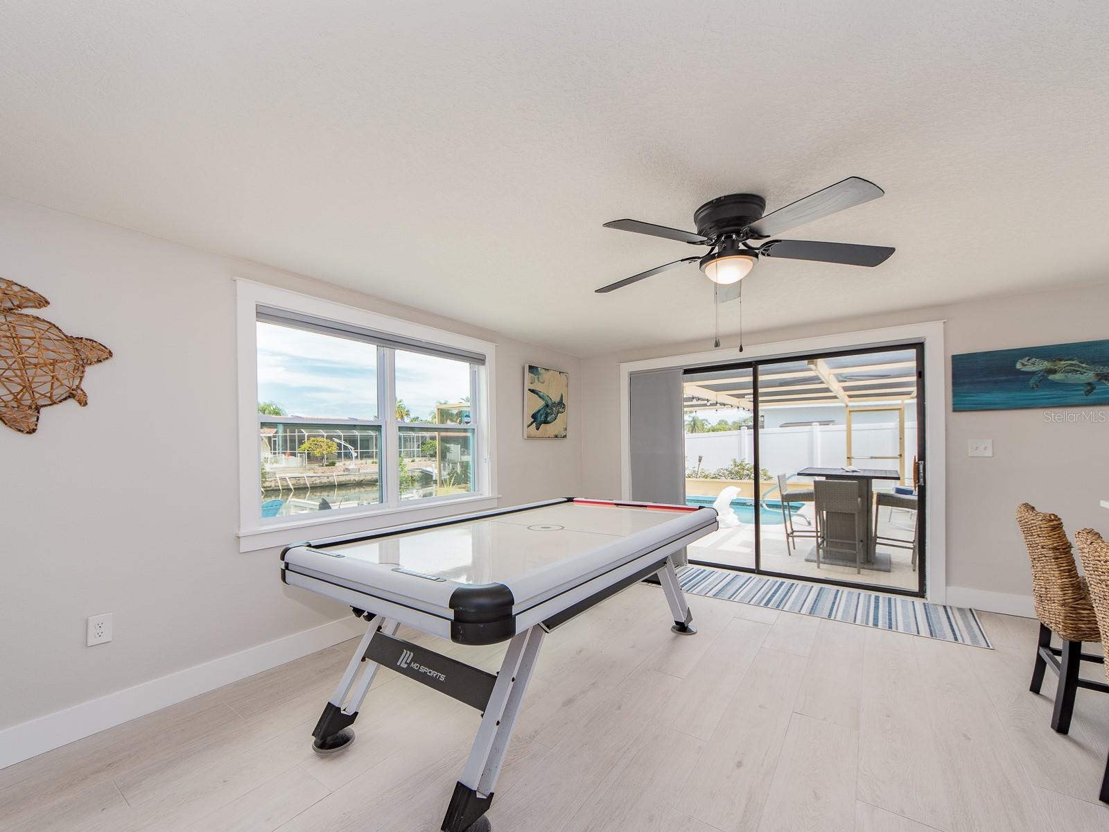 Listing photo id 15 for 9811 San Mateo Way