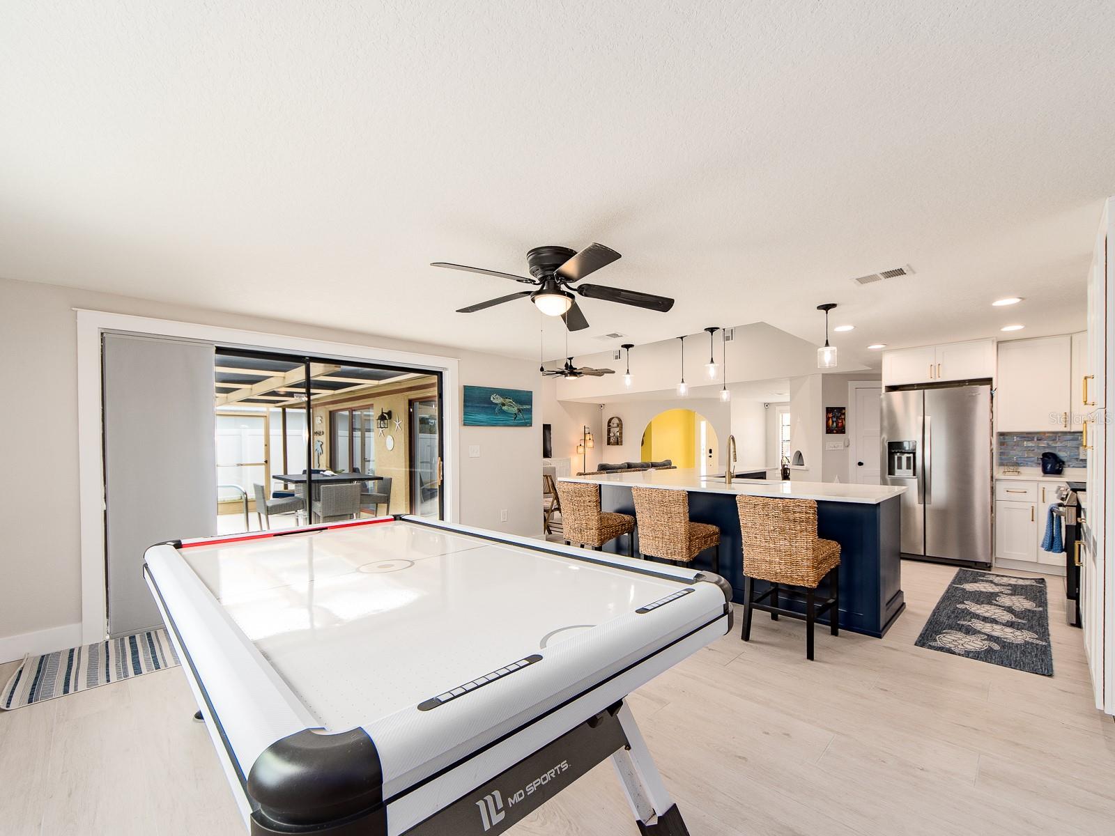 Listing photo id 16 for 9811 San Mateo Way