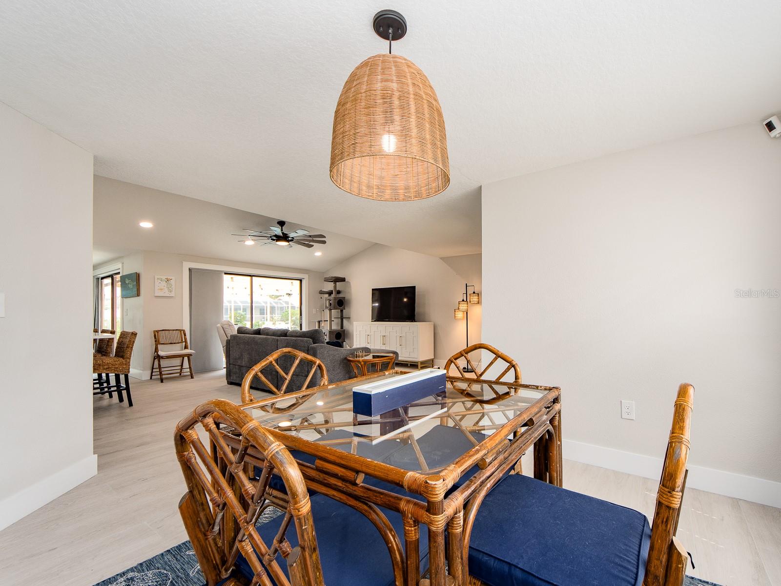 Listing photo id 19 for 9811 San Mateo Way