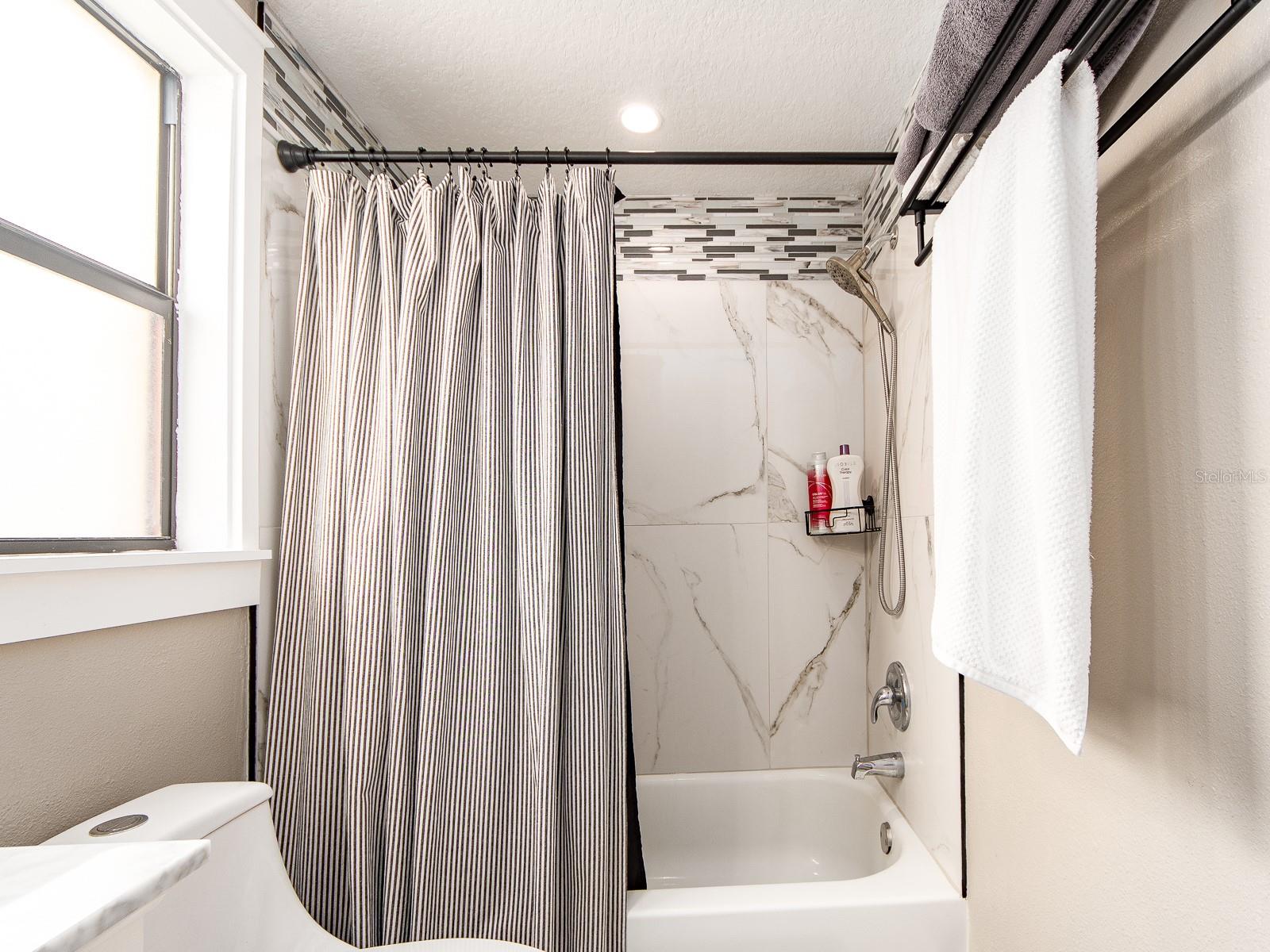 Listing photo id 25 for 9811 San Mateo Way