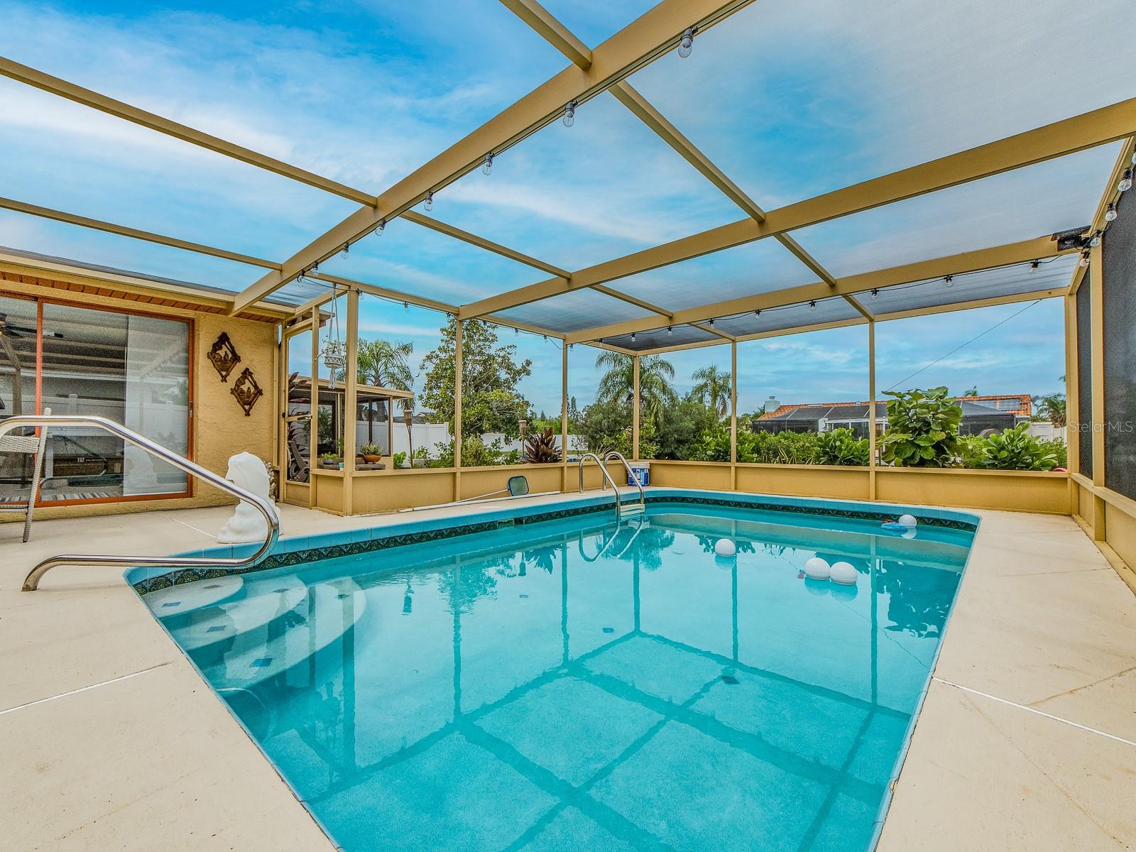 Listing photo id 36 for 9811 San Mateo Way