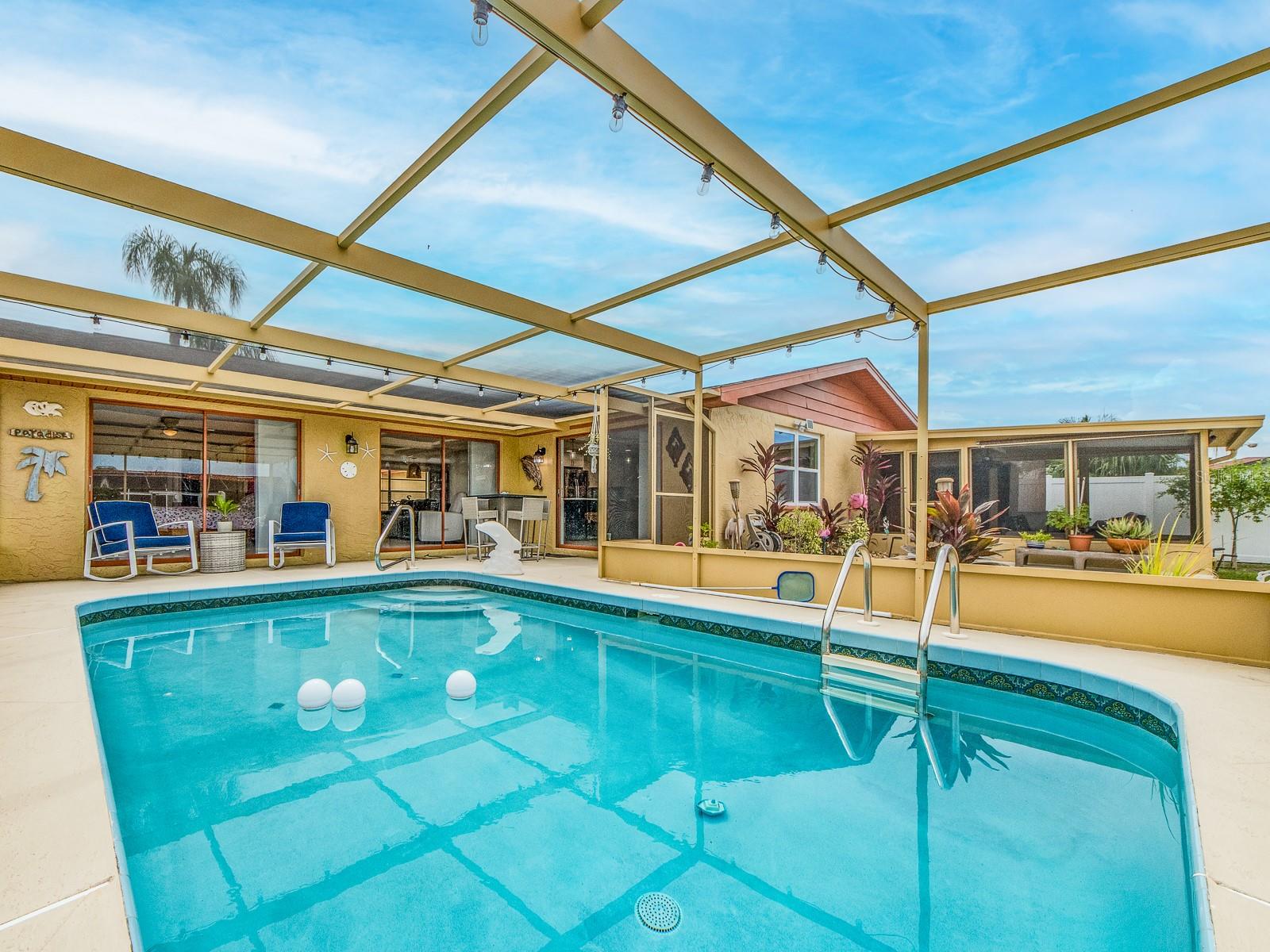 Listing photo id 37 for 9811 San Mateo Way