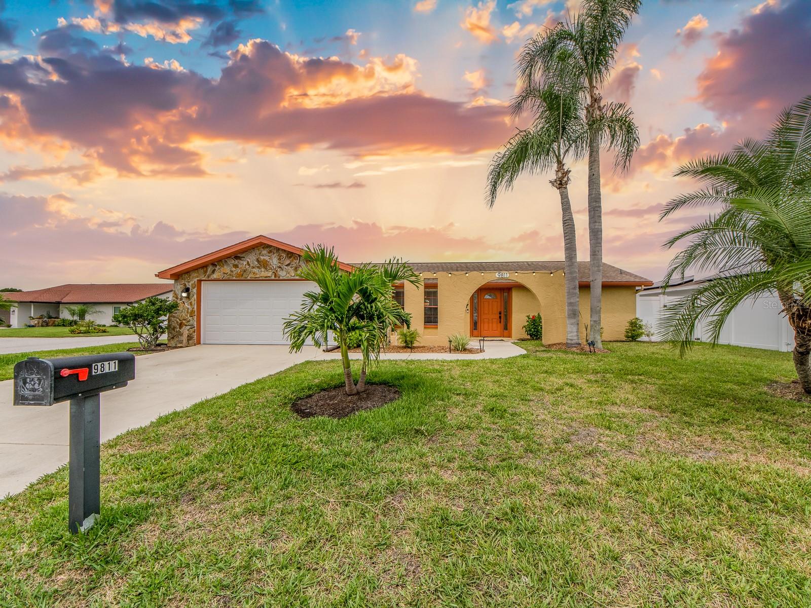 Listing photo id 2 for 9811 San Mateo Way