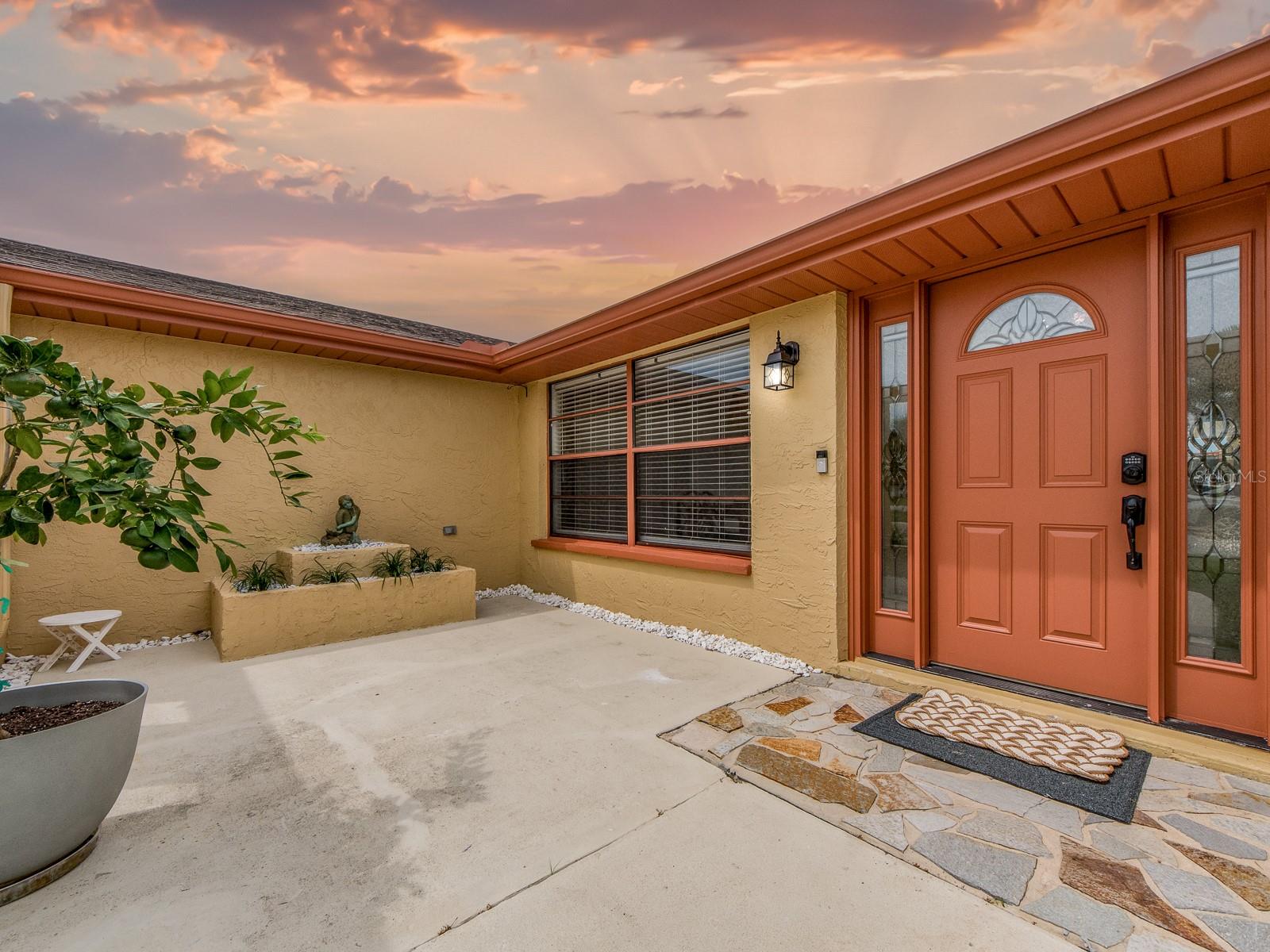 Listing photo id 4 for 9811 San Mateo Way
