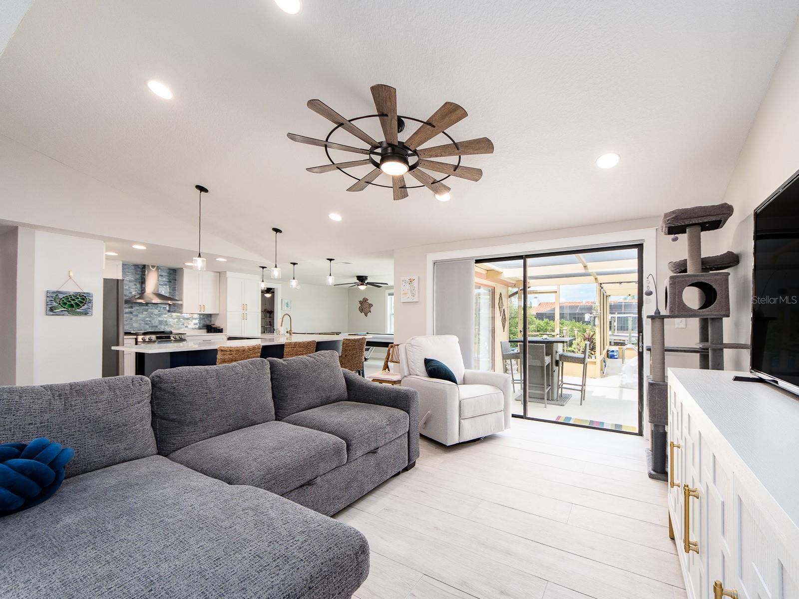 Listing photo id 7 for 9811 San Mateo Way