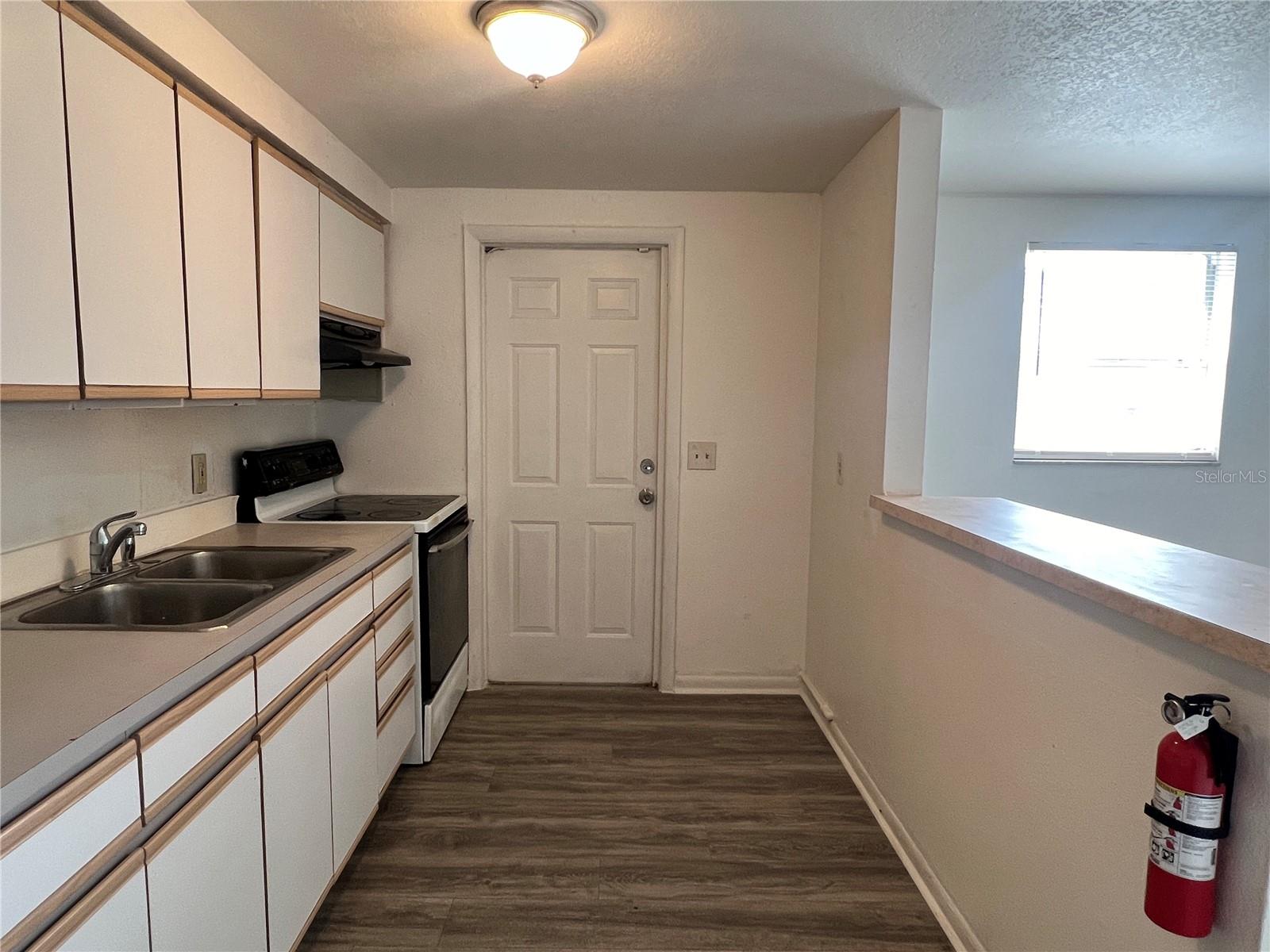 Image 2 of 12 For 1016 Seneca Avenue B