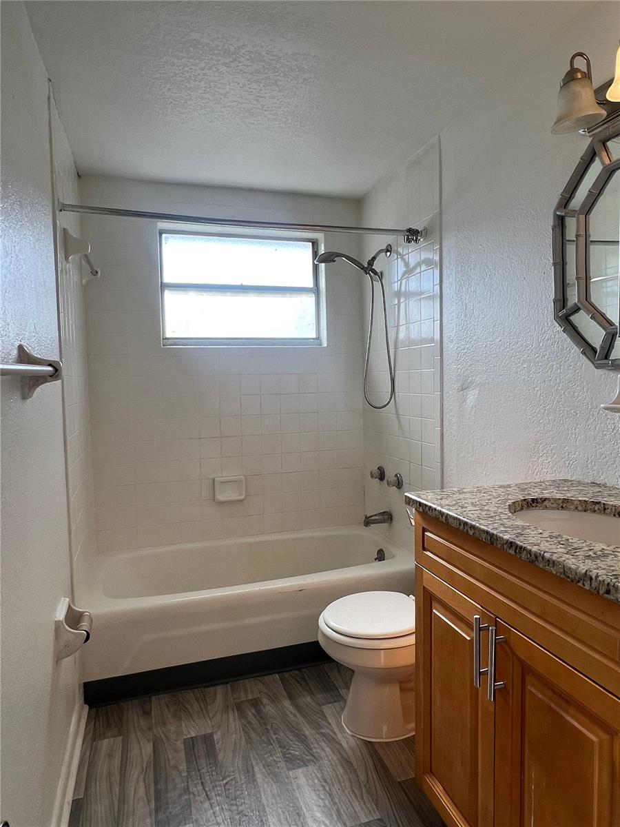 Image 5 of 12 For 1016 Seneca Avenue B