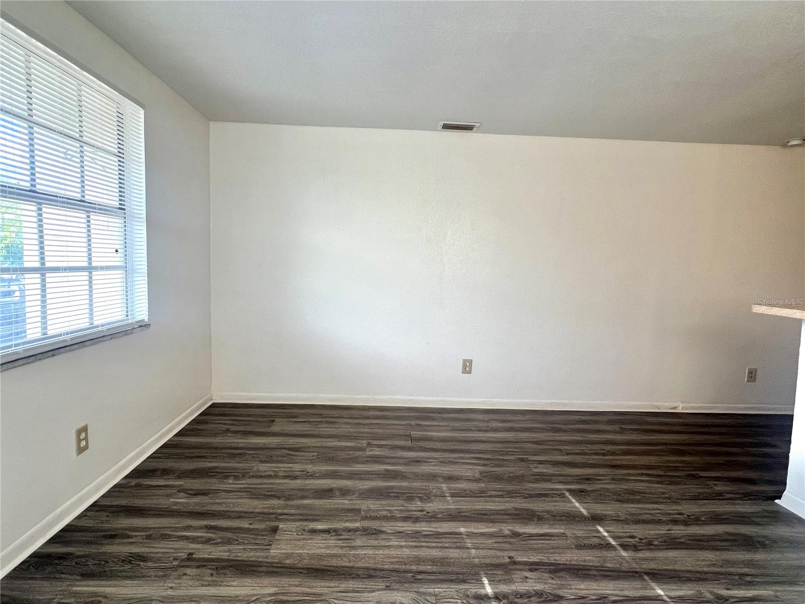 Image 9 of 12 For 1016 Seneca Avenue B