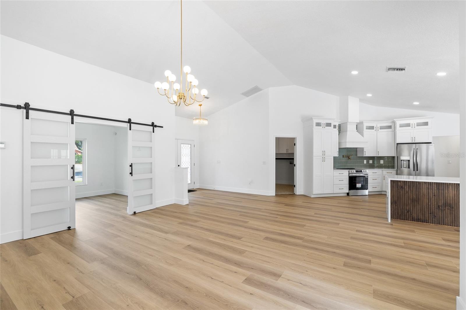 Image 16 of 54 For 2725 Onizuka Court