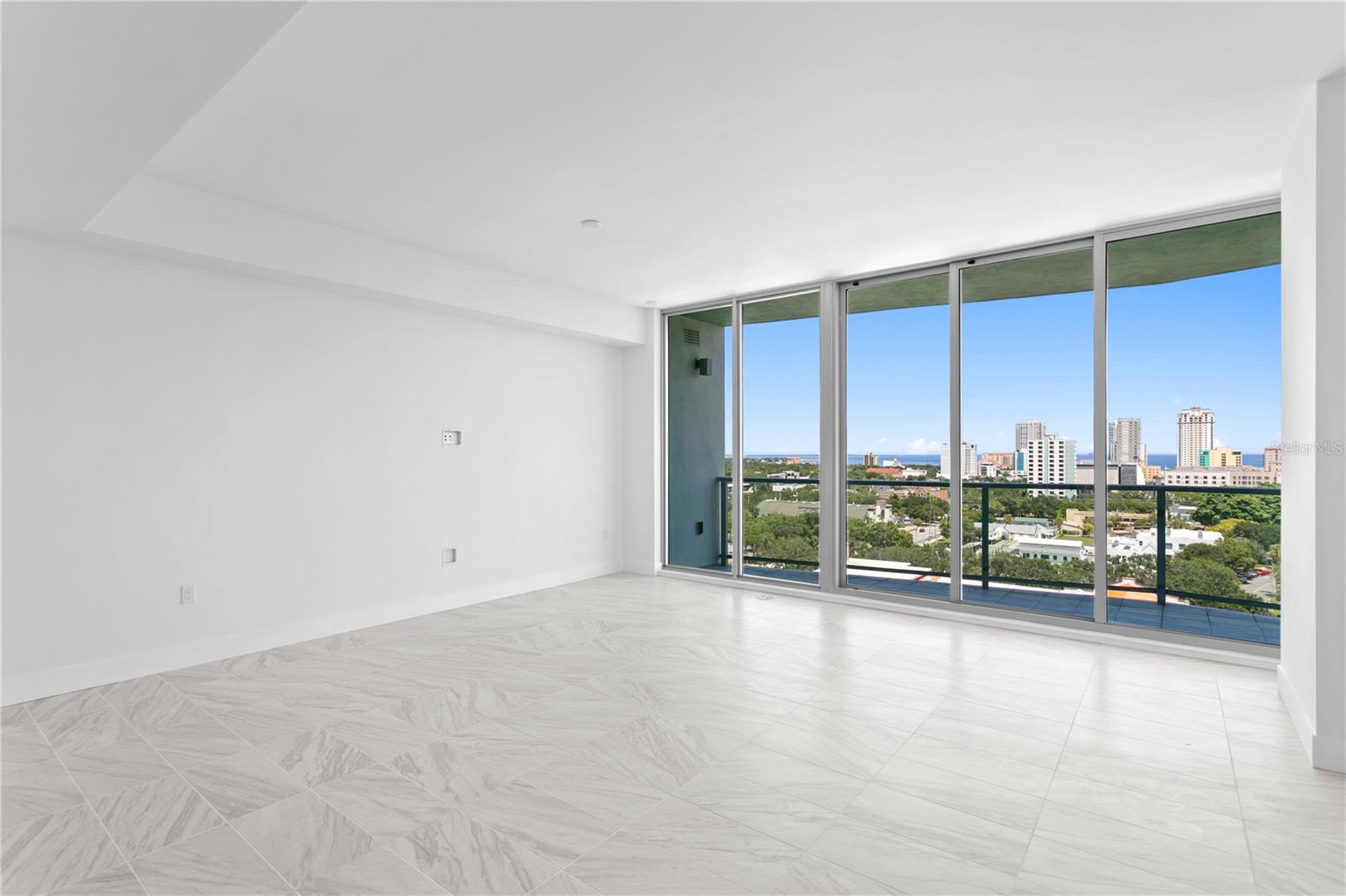 Image 11 of 72 For 777 3rd Avenue N 1204