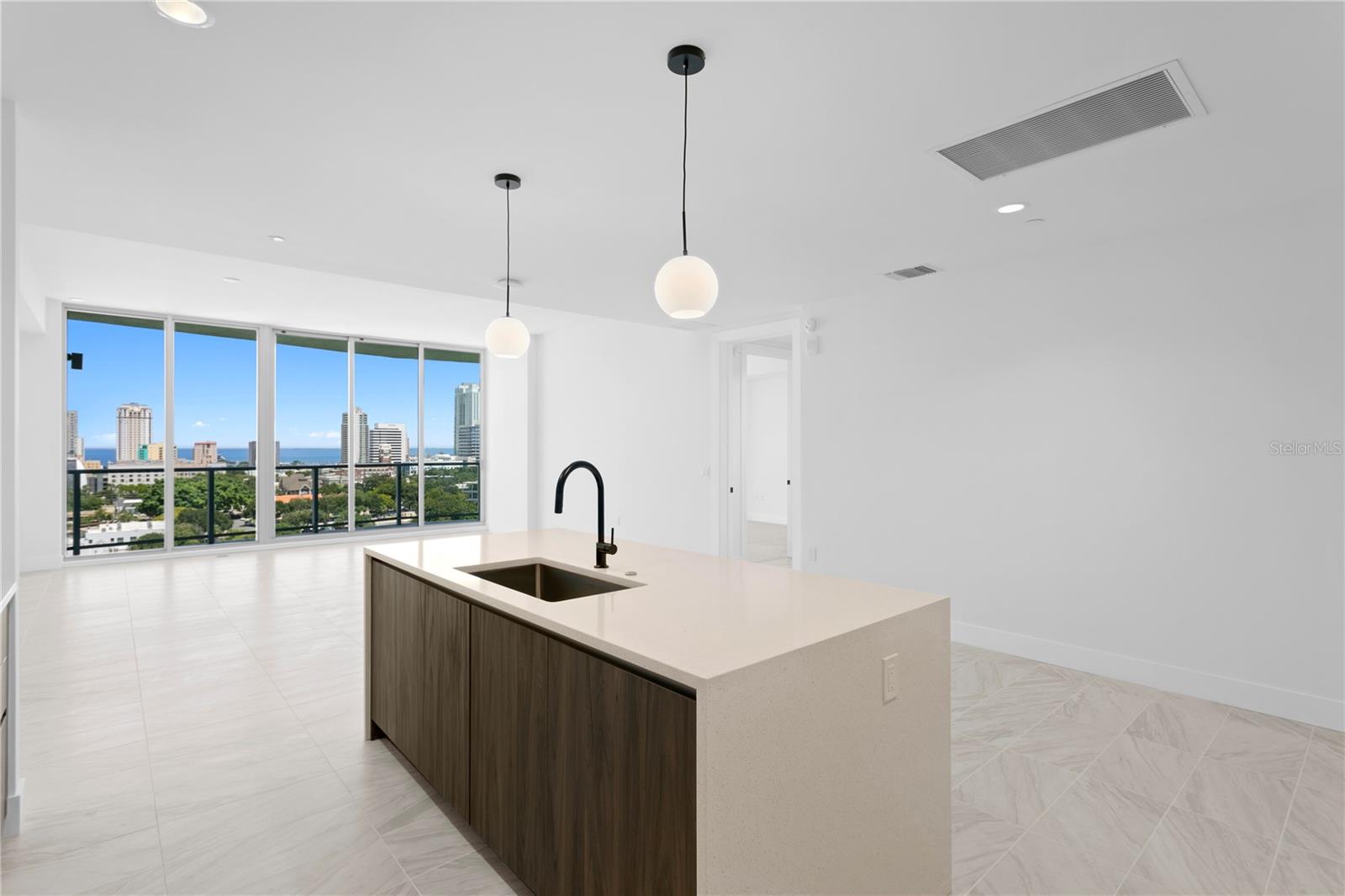 Image 16 of 72 For 777 3rd Avenue N 1204
