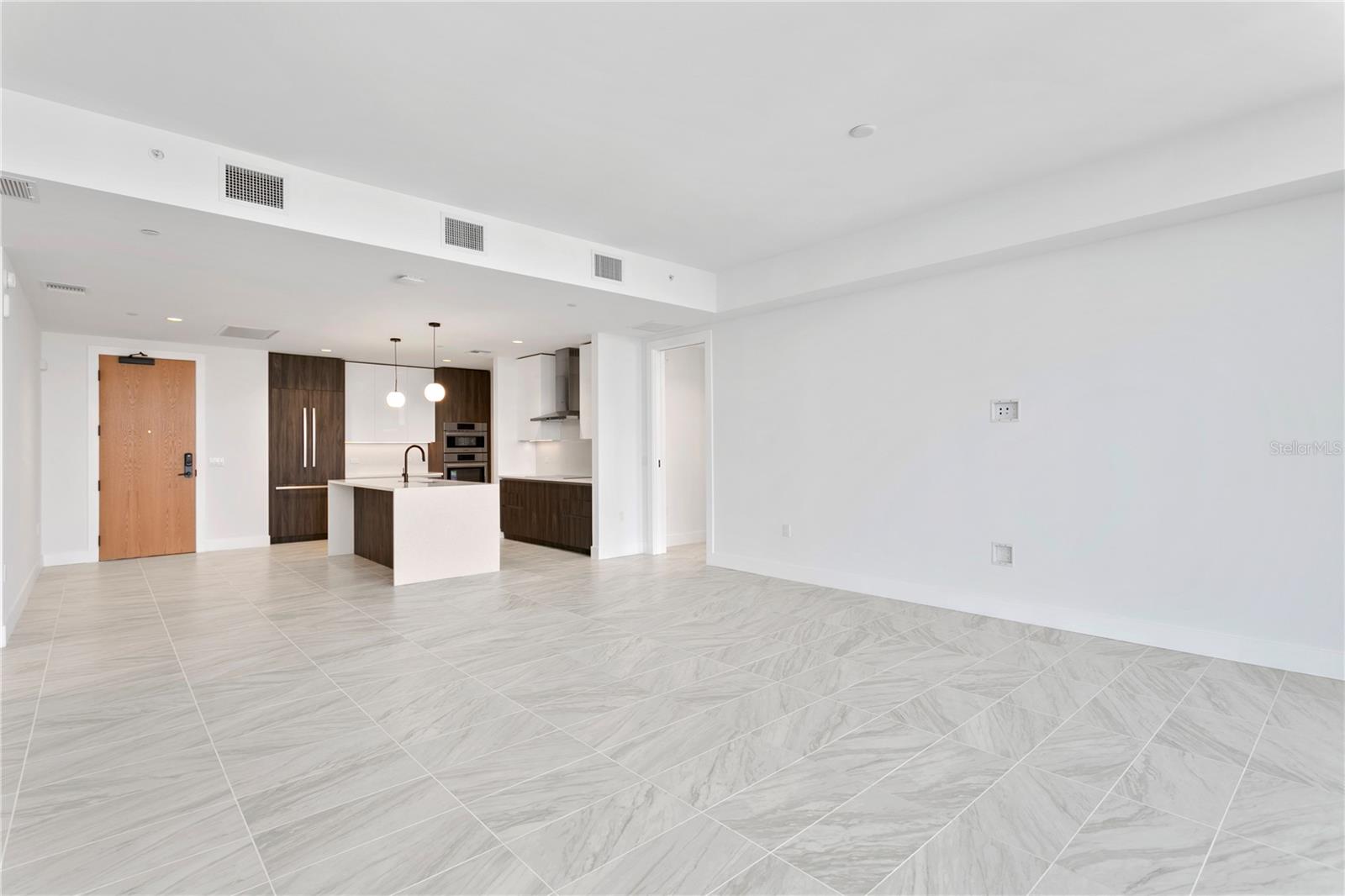 Image 18 of 72 For 777 3rd Avenue N 1204