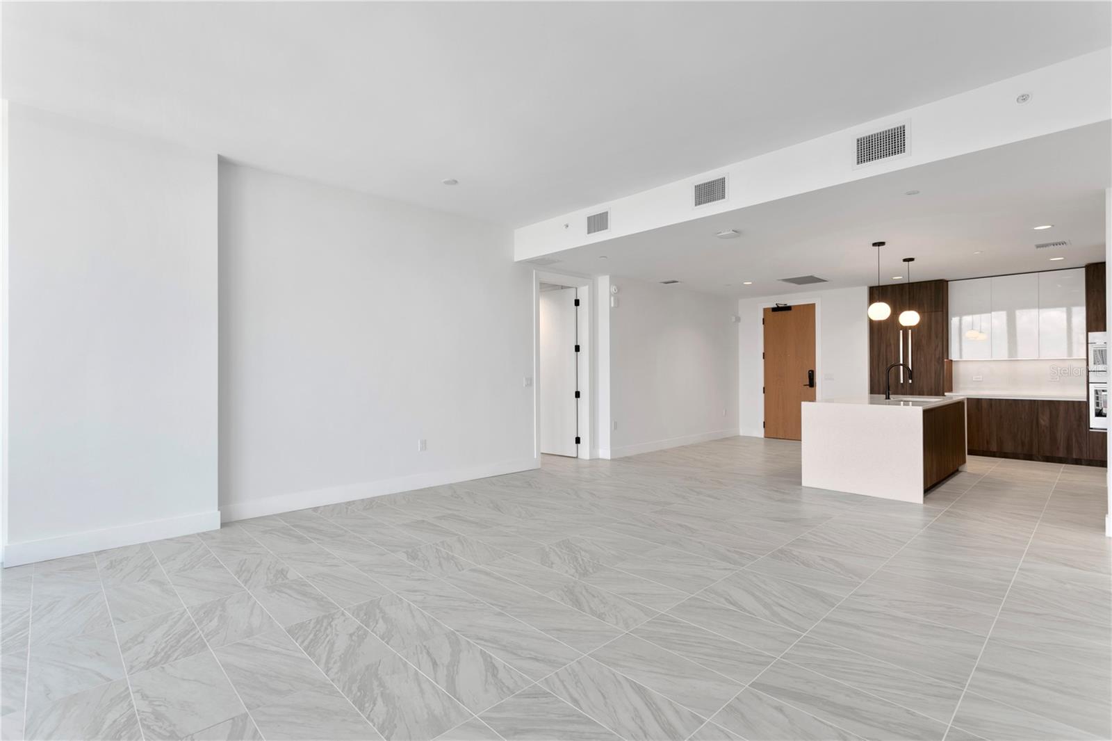 Image 19 of 72 For 777 3rd Avenue N 1204