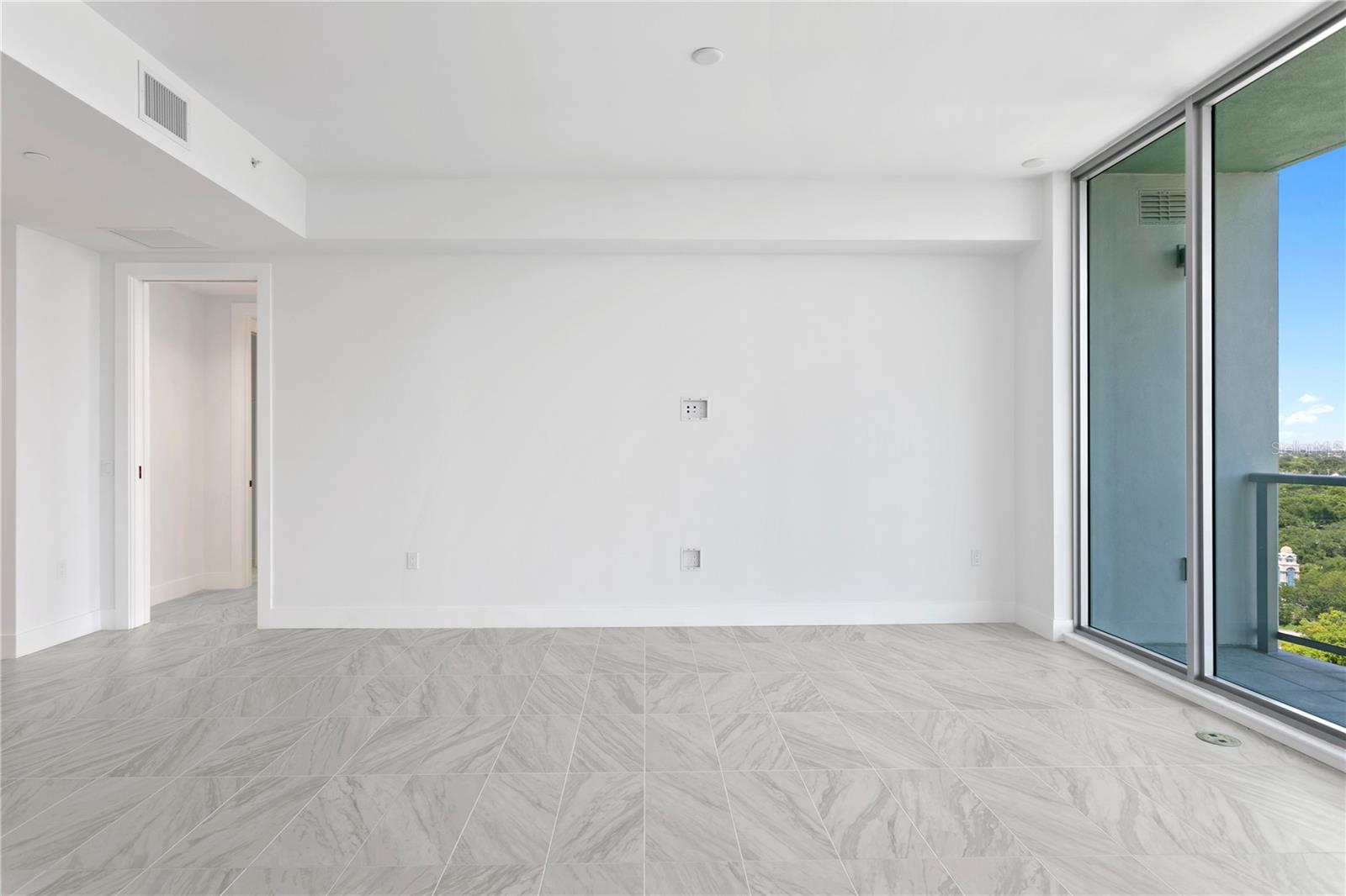 Image 21 of 72 For 777 3rd Avenue N 1204