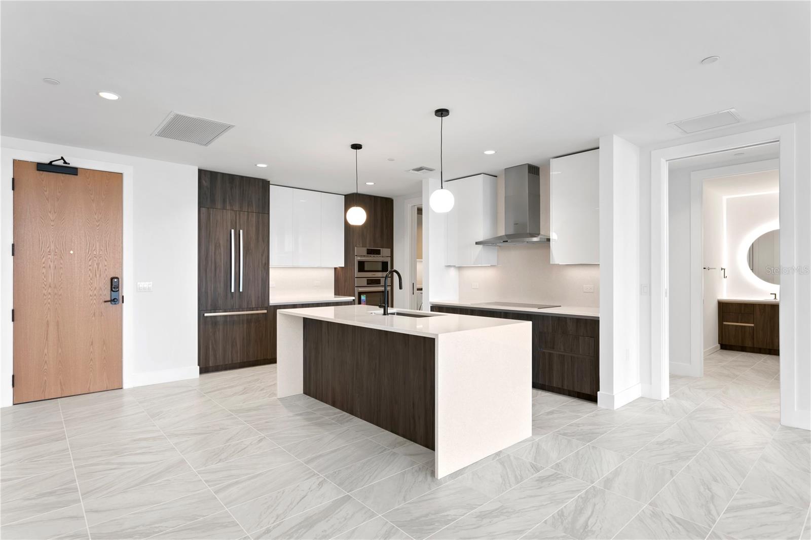 Image 22 of 72 For 777 3rd Avenue N 1204