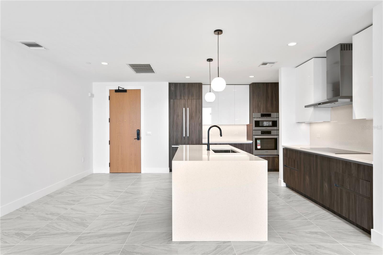 Image 23 of 72 For 777 3rd Avenue N 1204