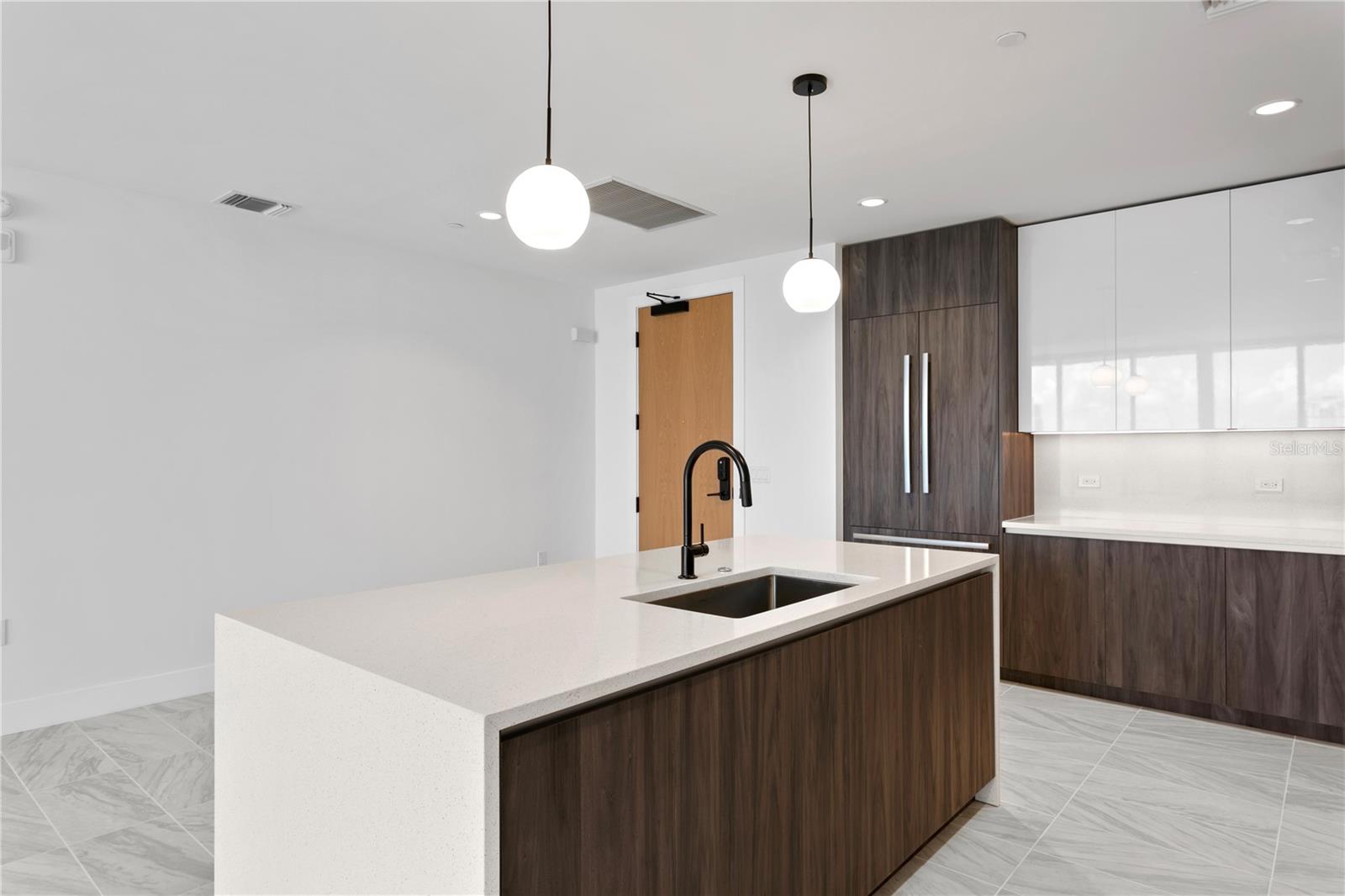 Image 26 of 72 For 777 3rd Avenue N 1204