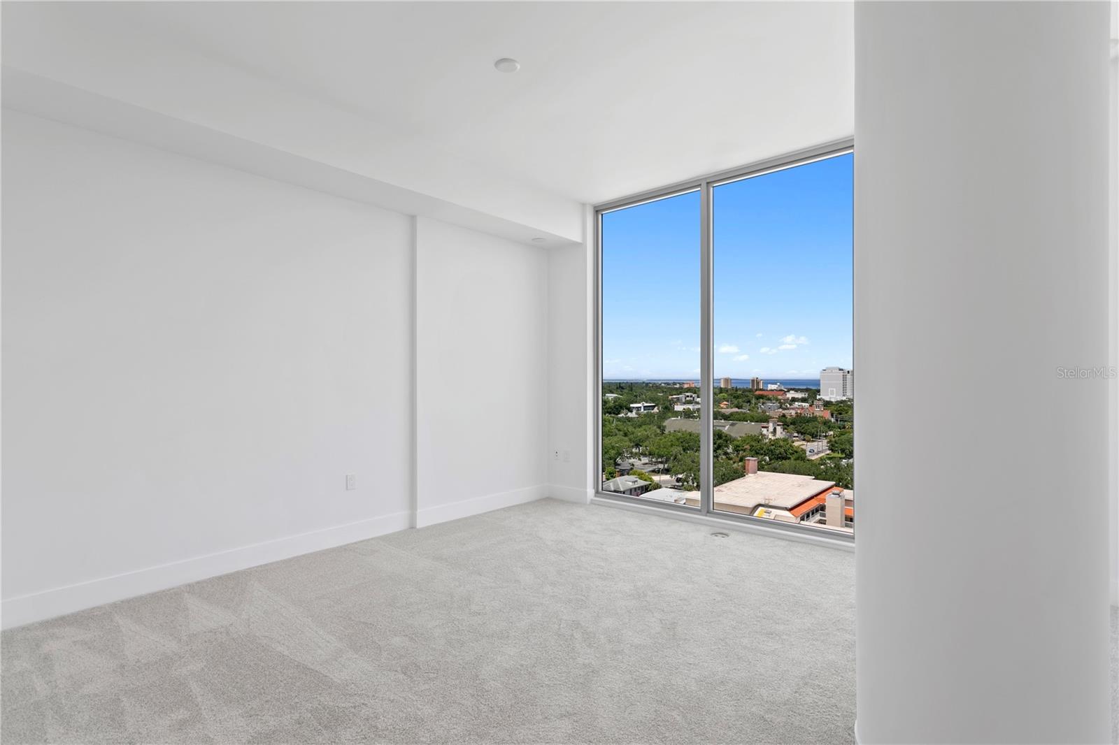 Image 32 of 72 For 777 3rd Avenue N 1204