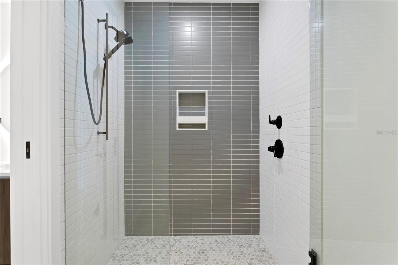 Image 37 of 72 For 777 3rd Avenue N 1204
