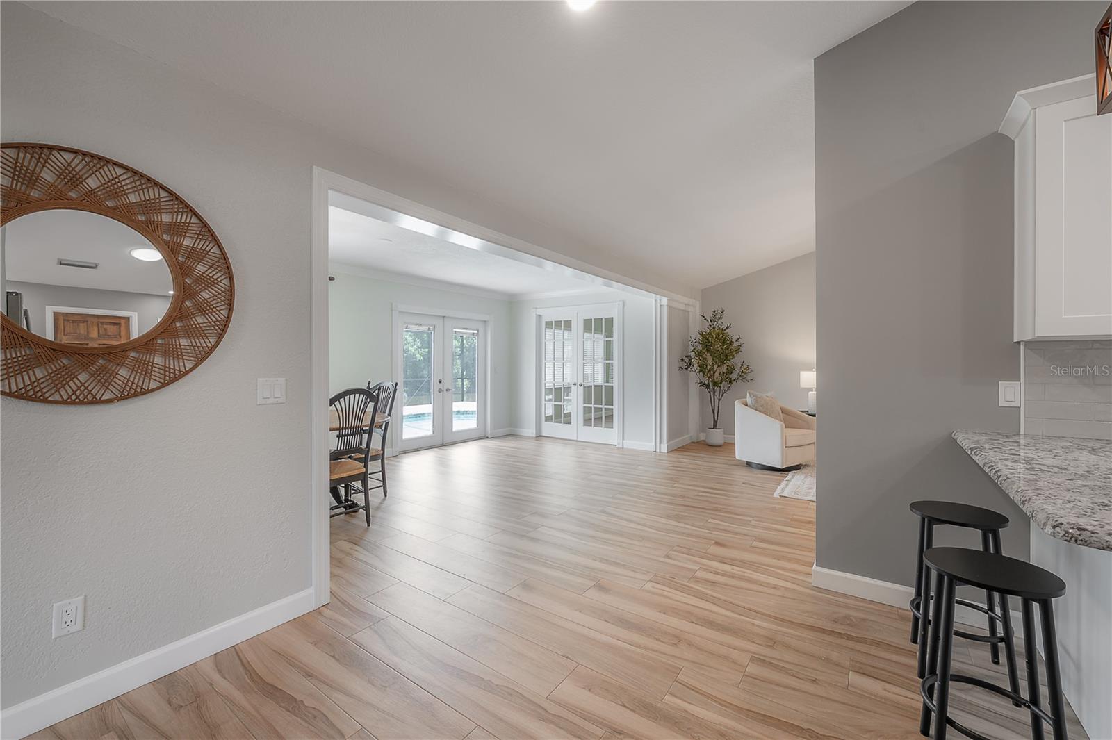 Image 10 of 39 For 6142 Caroline Drive