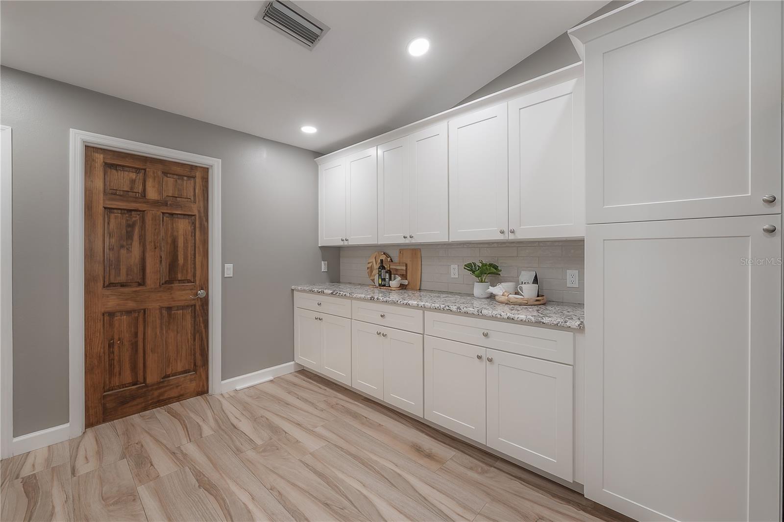 Image 13 of 39 For 6142 Caroline Drive