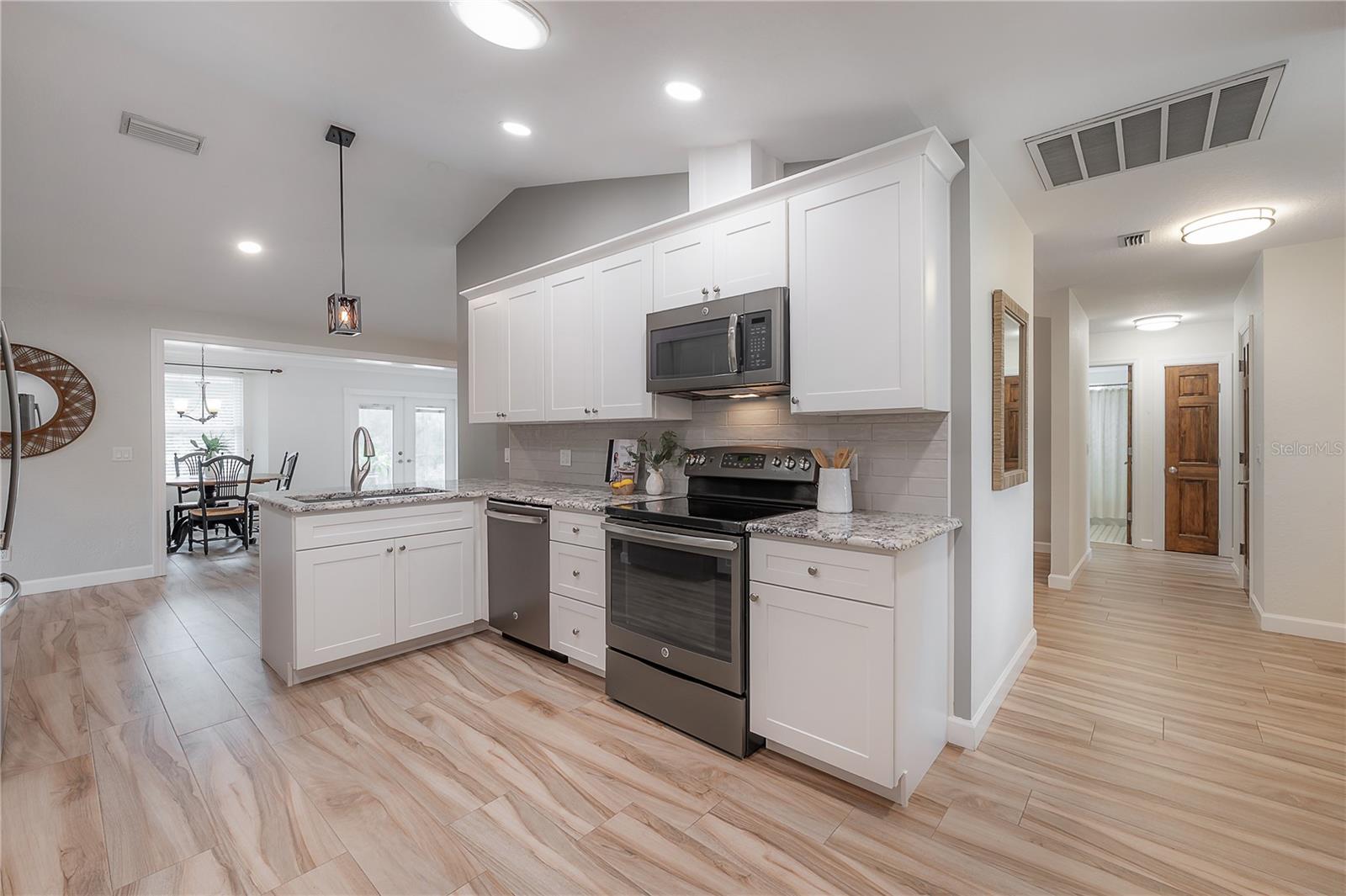 Image 14 of 39 For 6142 Caroline Drive