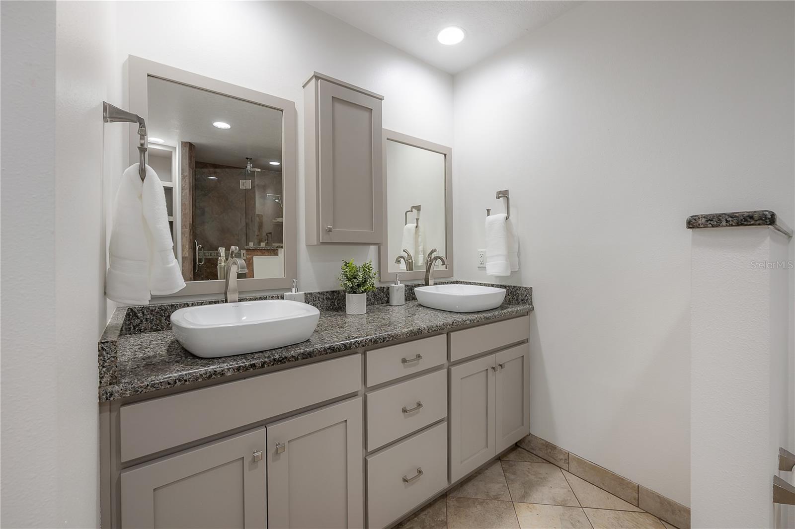 Image 20 of 39 For 6142 Caroline Drive