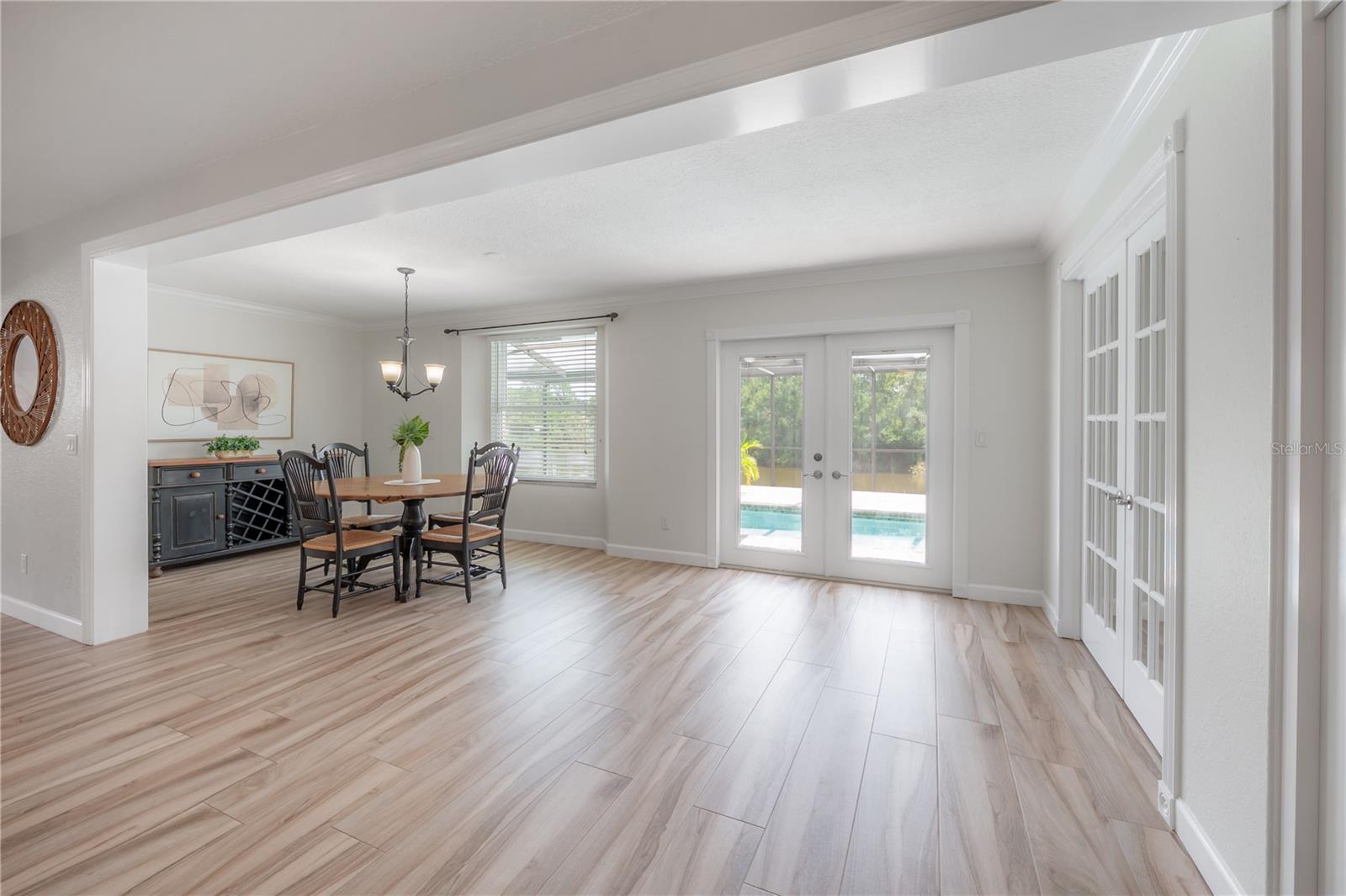 Image 8 of 39 For 6142 Caroline Drive