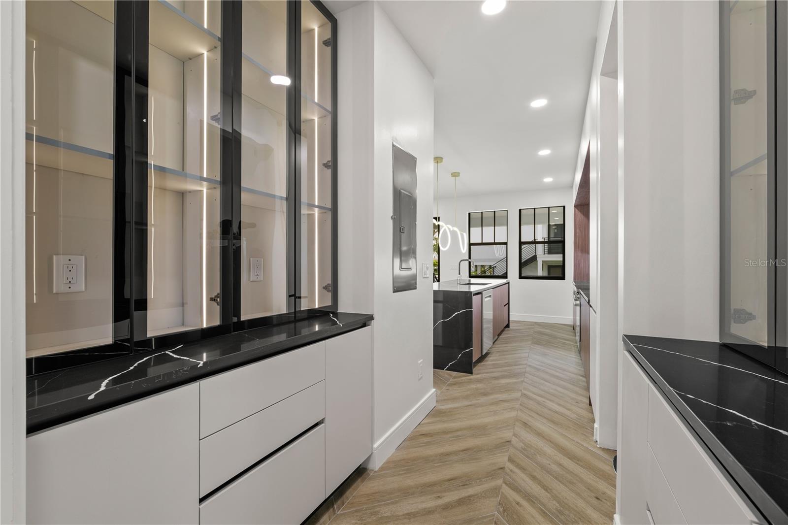 Image 10 of 39 For 401 Park Boulevard