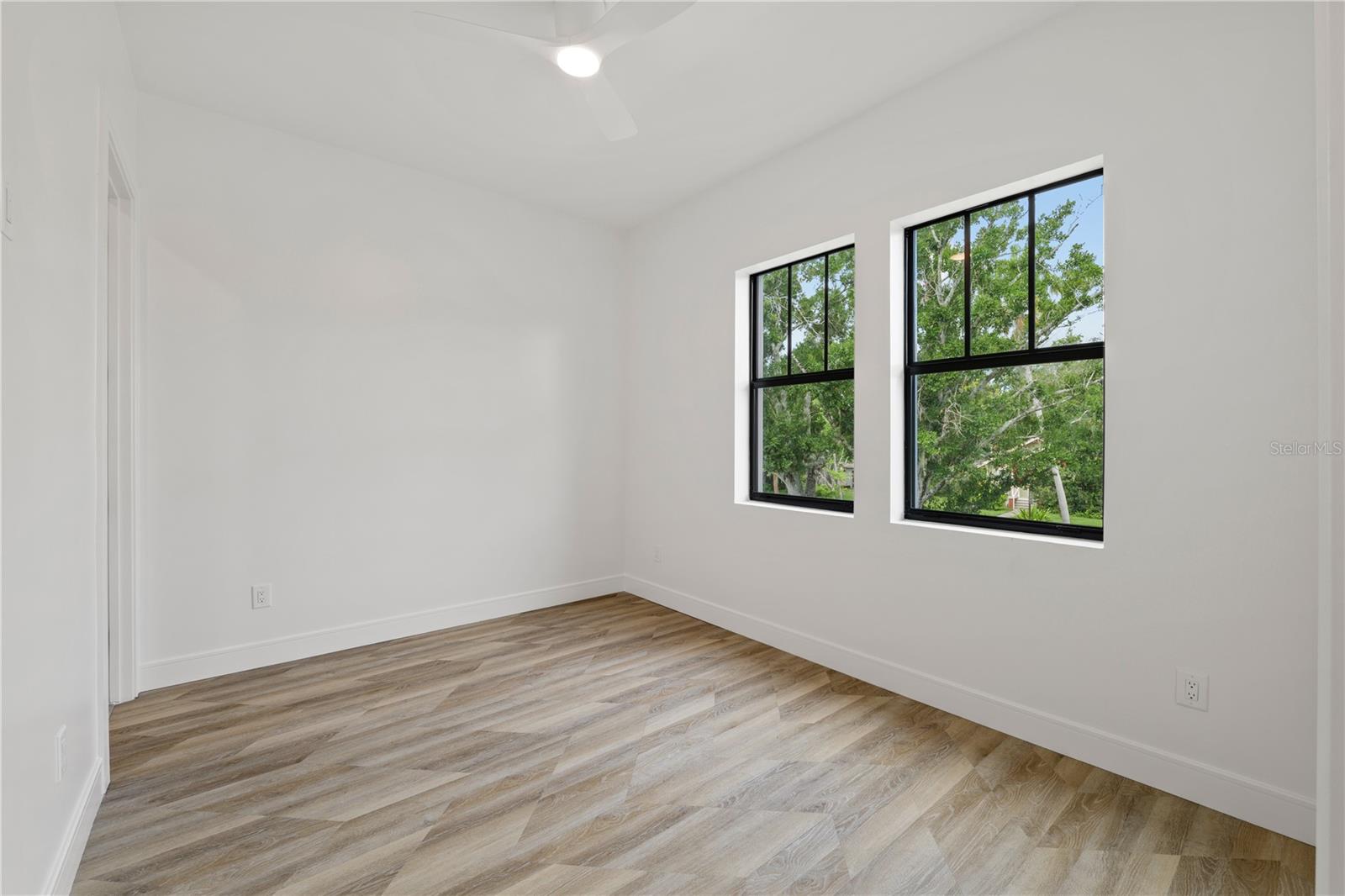 Image 13 of 39 For 401 Park Boulevard