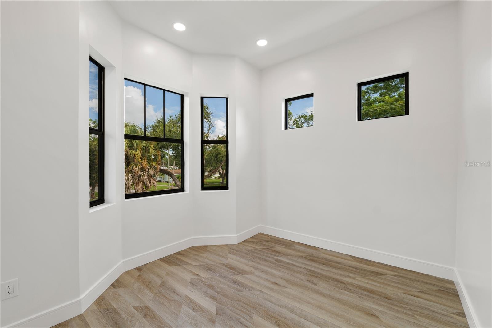 Image 18 of 39 For 401 Park Boulevard