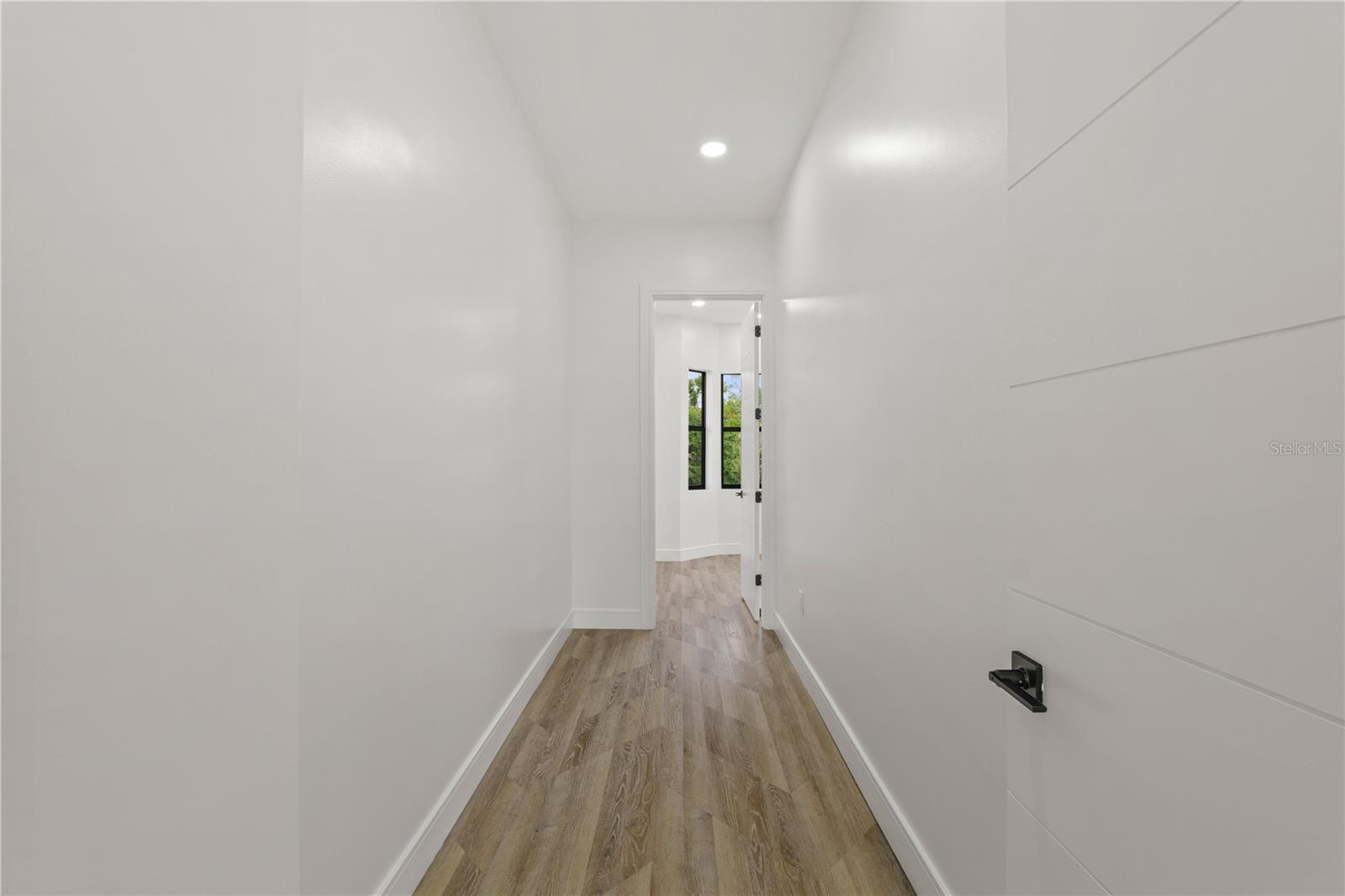 Image 19 of 39 For 401 Park Boulevard