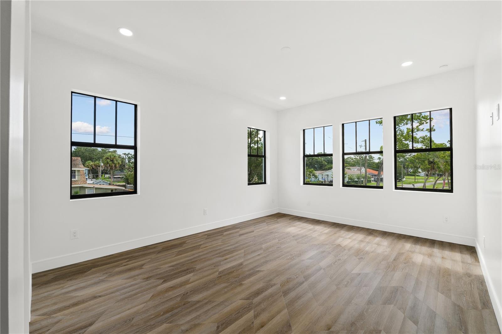 Image 20 of 39 For 401 Park Boulevard