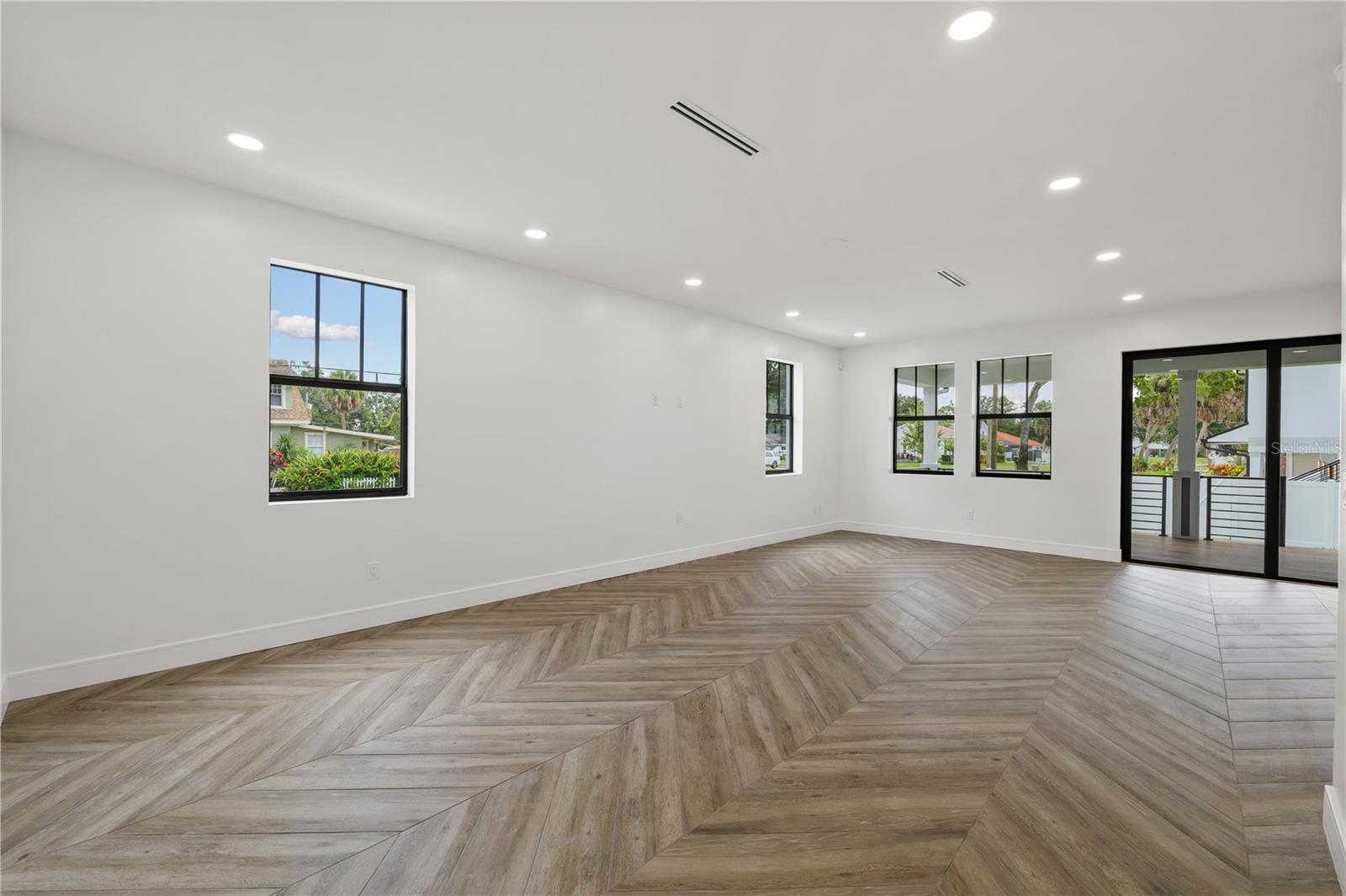 Image 7 of 39 For 401 Park Boulevard