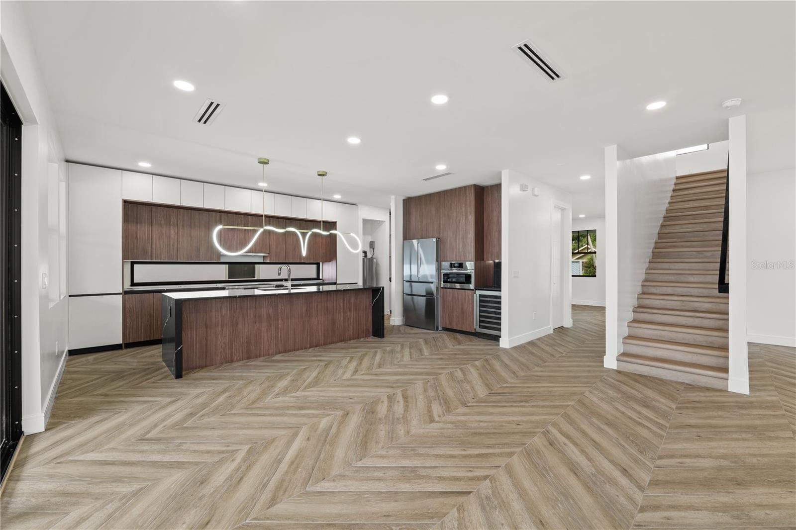 Image 8 of 39 For 401 Park Boulevard