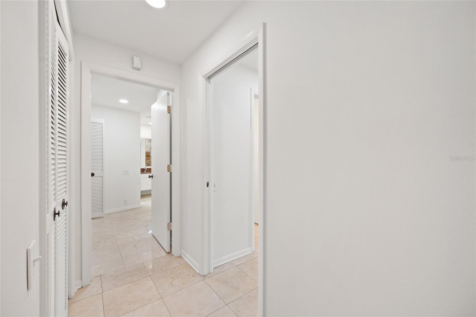 Listing photo id 12 for 4121 Crosswater Drive